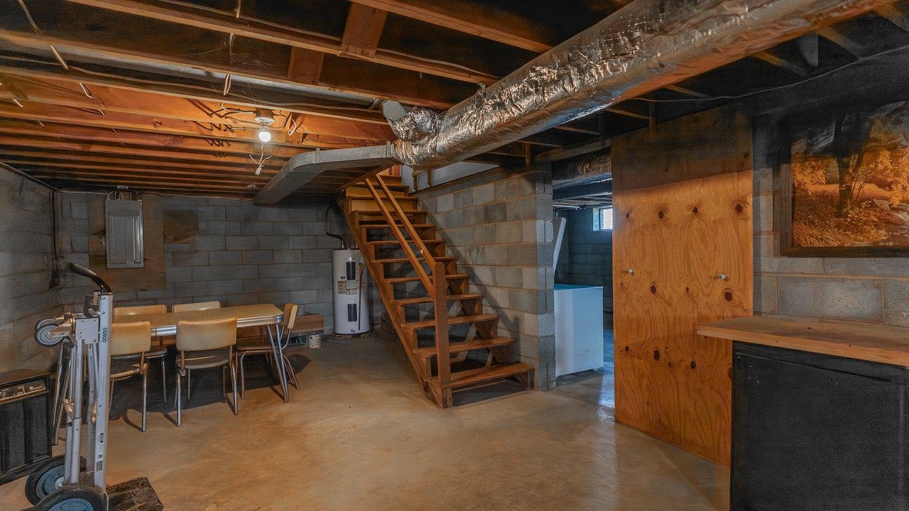 338 FAIRFAX AVE, ELKTON, Virginia 22827, 3 Bedrooms Bedrooms, ,1 BathroomBathrooms,Residential,338 FAIRFAX AVE,663390 MLS # 663390