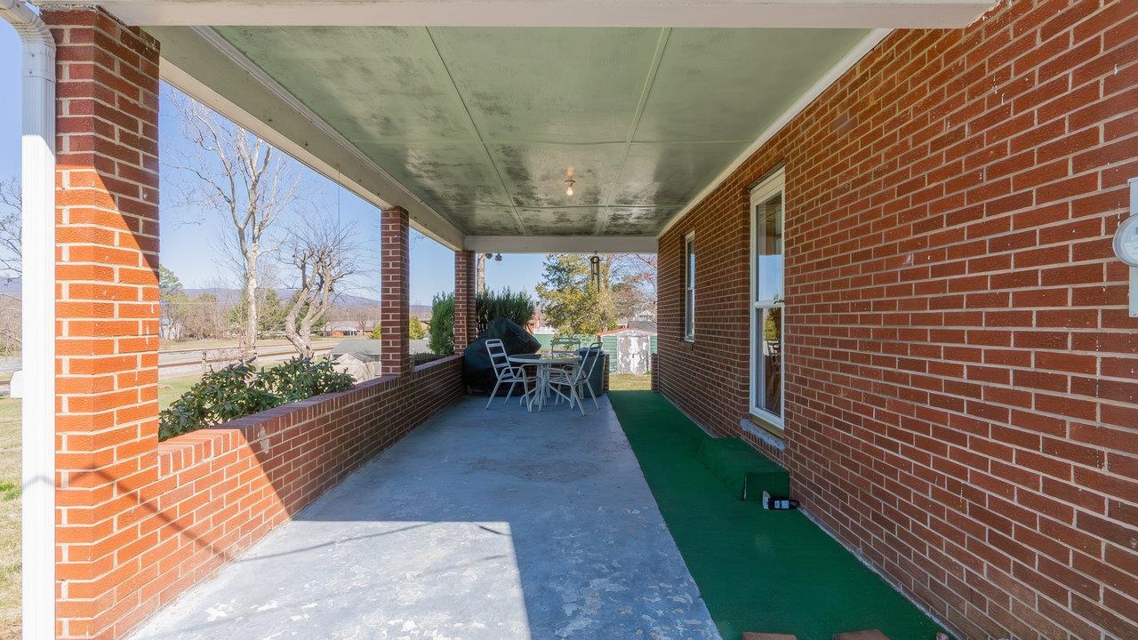 338 FAIRFAX AVE, ELKTON, Virginia 22827, 3 Bedrooms Bedrooms, ,1 BathroomBathrooms,Residential,338 FAIRFAX AVE,663390 MLS # 663390