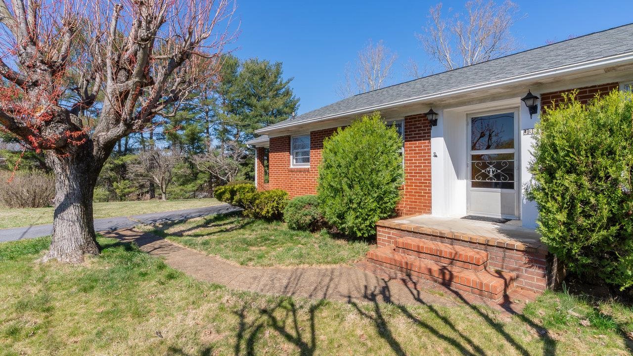338 FAIRFAX AVE, ELKTON, Virginia 22827, 3 Bedrooms Bedrooms, ,1 BathroomBathrooms,Residential,338 FAIRFAX AVE,663390 MLS # 663390