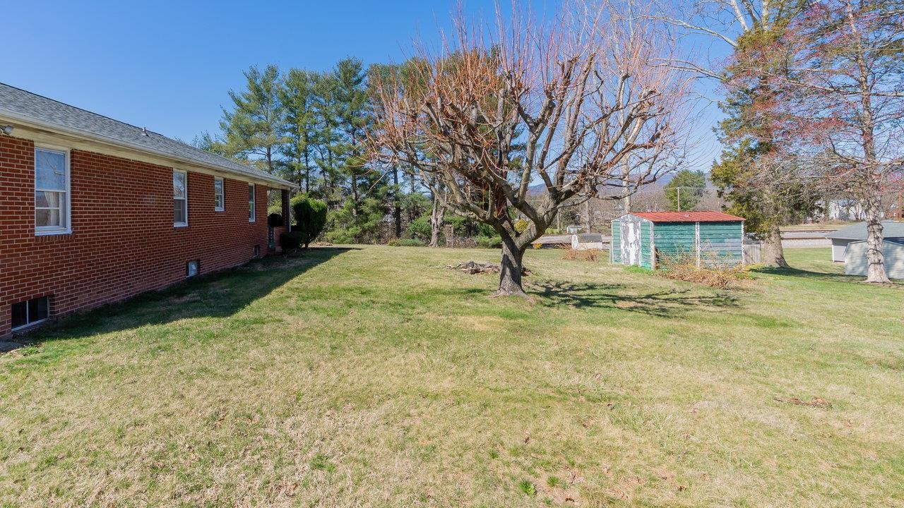 338 FAIRFAX AVE, ELKTON, Virginia 22827, 3 Bedrooms Bedrooms, ,1 BathroomBathrooms,Residential,338 FAIRFAX AVE,663390 MLS # 663390