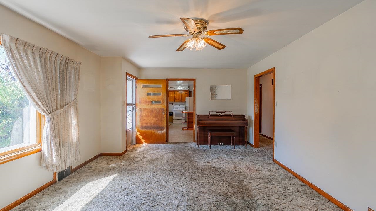 338 FAIRFAX AVE, ELKTON, Virginia 22827, 3 Bedrooms Bedrooms, ,1 BathroomBathrooms,Residential,338 FAIRFAX AVE,663390 MLS # 663390