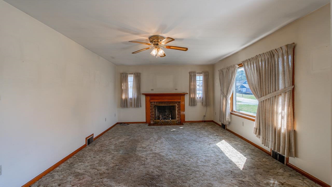 338 FAIRFAX AVE, ELKTON, Virginia 22827, 3 Bedrooms Bedrooms, ,1 BathroomBathrooms,Residential,338 FAIRFAX AVE,663390 MLS # 663390