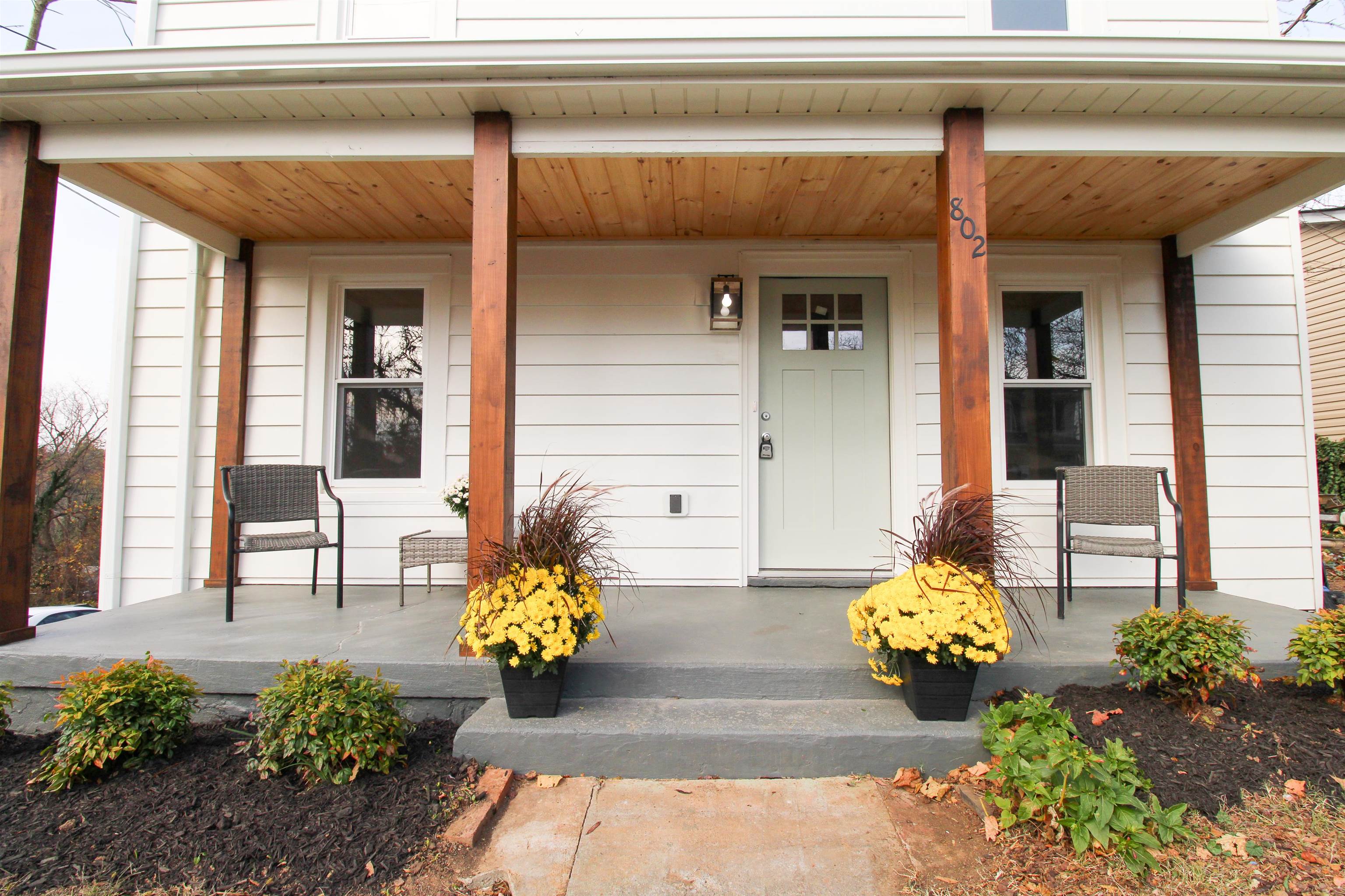 802 BURWELL AVE, STAUNTON, Virginia 24401, 2 Bedrooms Bedrooms, ,2 BathroomsBathrooms,Residential,802 BURWELL AVE,670890 MLS # 670890