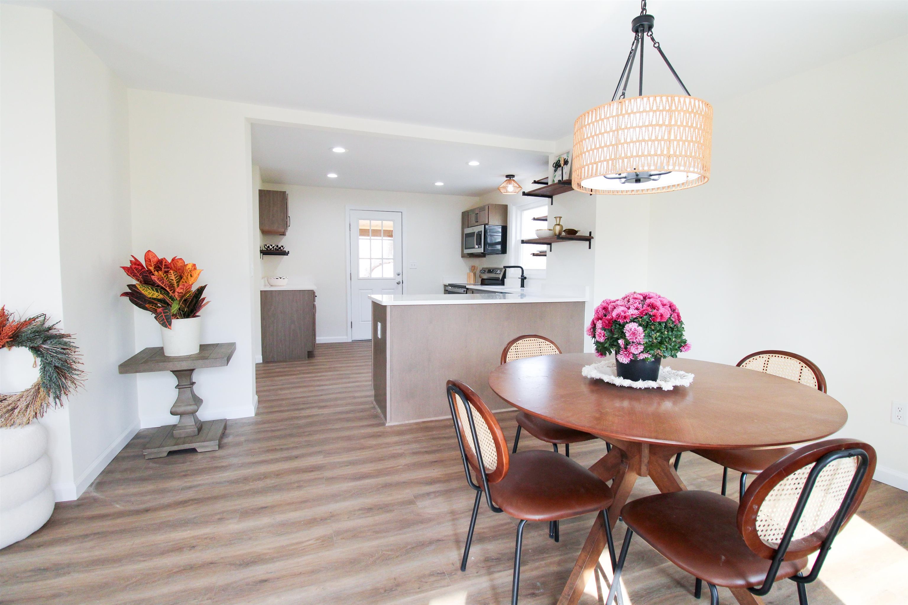 802 BURWELL AVE, STAUNTON, Virginia 24401, 2 Bedrooms Bedrooms, ,2 BathroomsBathrooms,Residential,802 BURWELL AVE,670890 MLS # 670890