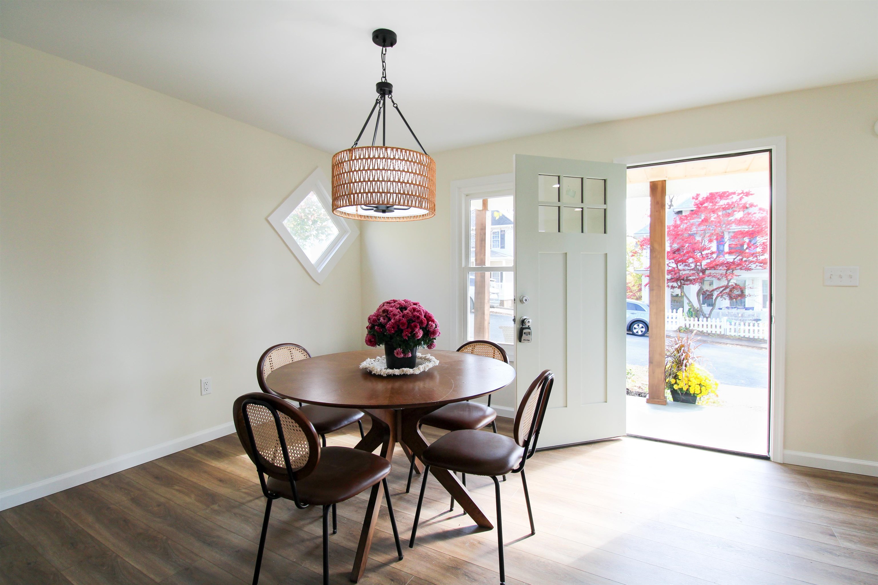 802 BURWELL AVE, STAUNTON, Virginia 24401, 2 Bedrooms Bedrooms, ,2 BathroomsBathrooms,Residential,802 BURWELL AVE,670890 MLS # 670890