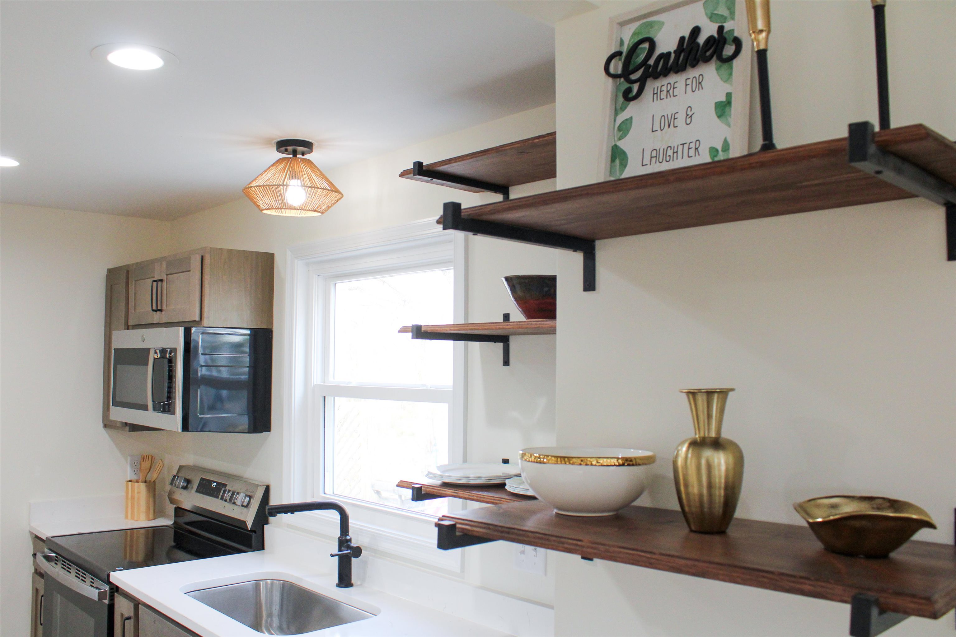 802 BURWELL AVE, STAUNTON, Virginia 24401, 2 Bedrooms Bedrooms, ,2 BathroomsBathrooms,Residential,802 BURWELL AVE,670890 MLS # 670890