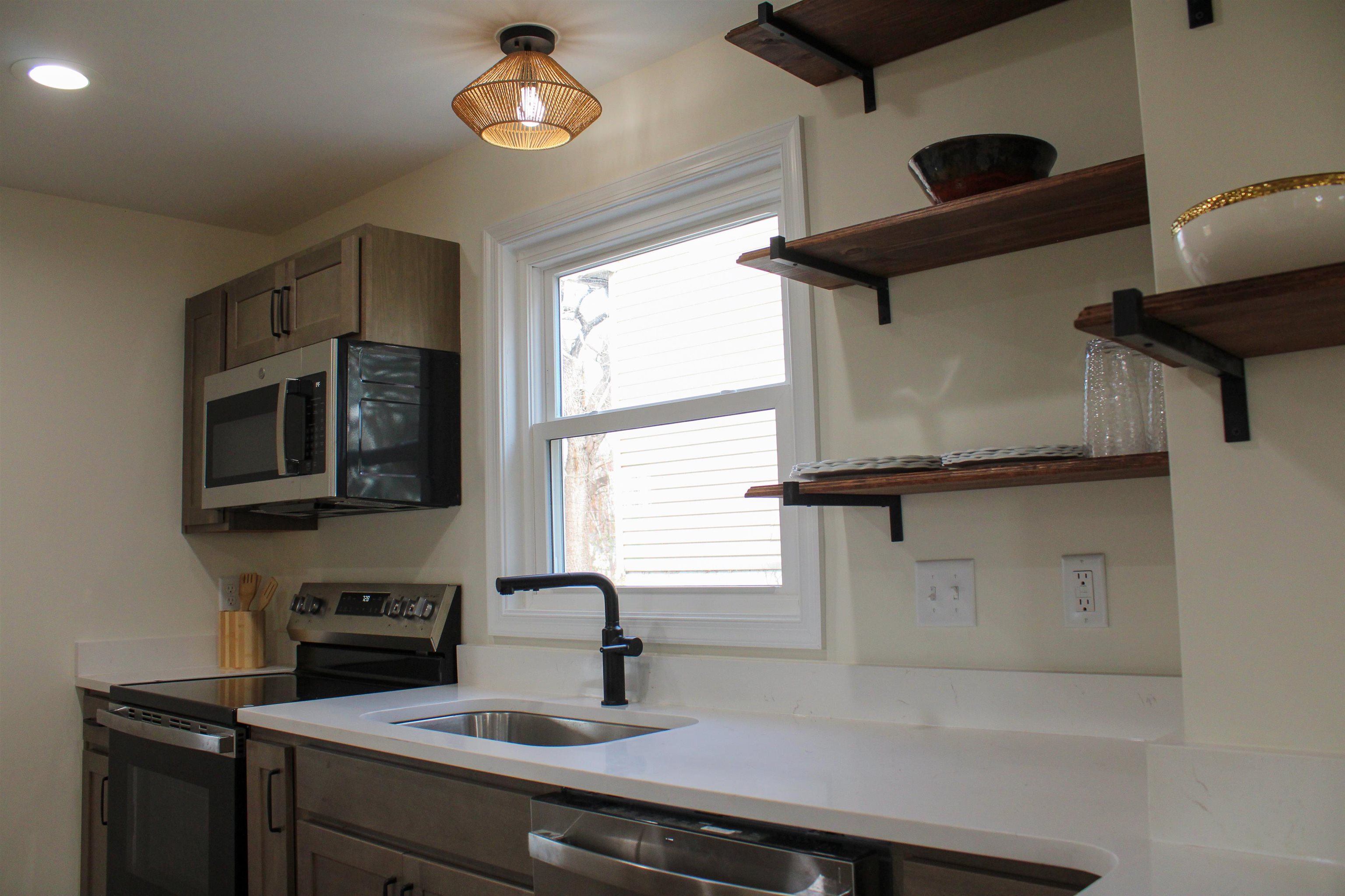 802 BURWELL AVE, STAUNTON, Virginia 24401, 2 Bedrooms Bedrooms, ,2 BathroomsBathrooms,Residential,802 BURWELL AVE,670890 MLS # 670890