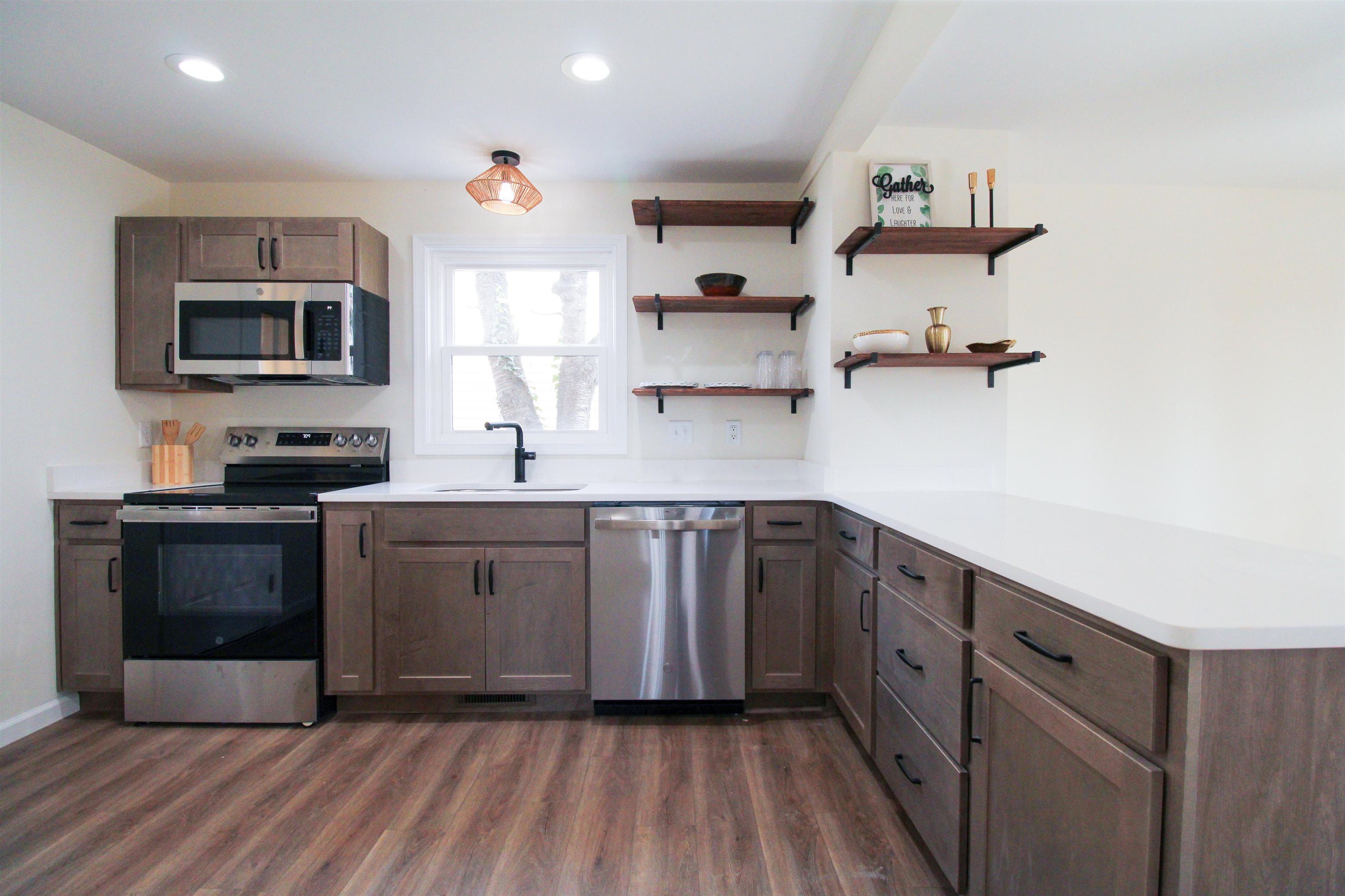 802 BURWELL AVE, STAUNTON, Virginia 24401, 2 Bedrooms Bedrooms, ,2 BathroomsBathrooms,Residential,802 BURWELL AVE,670890 MLS # 670890