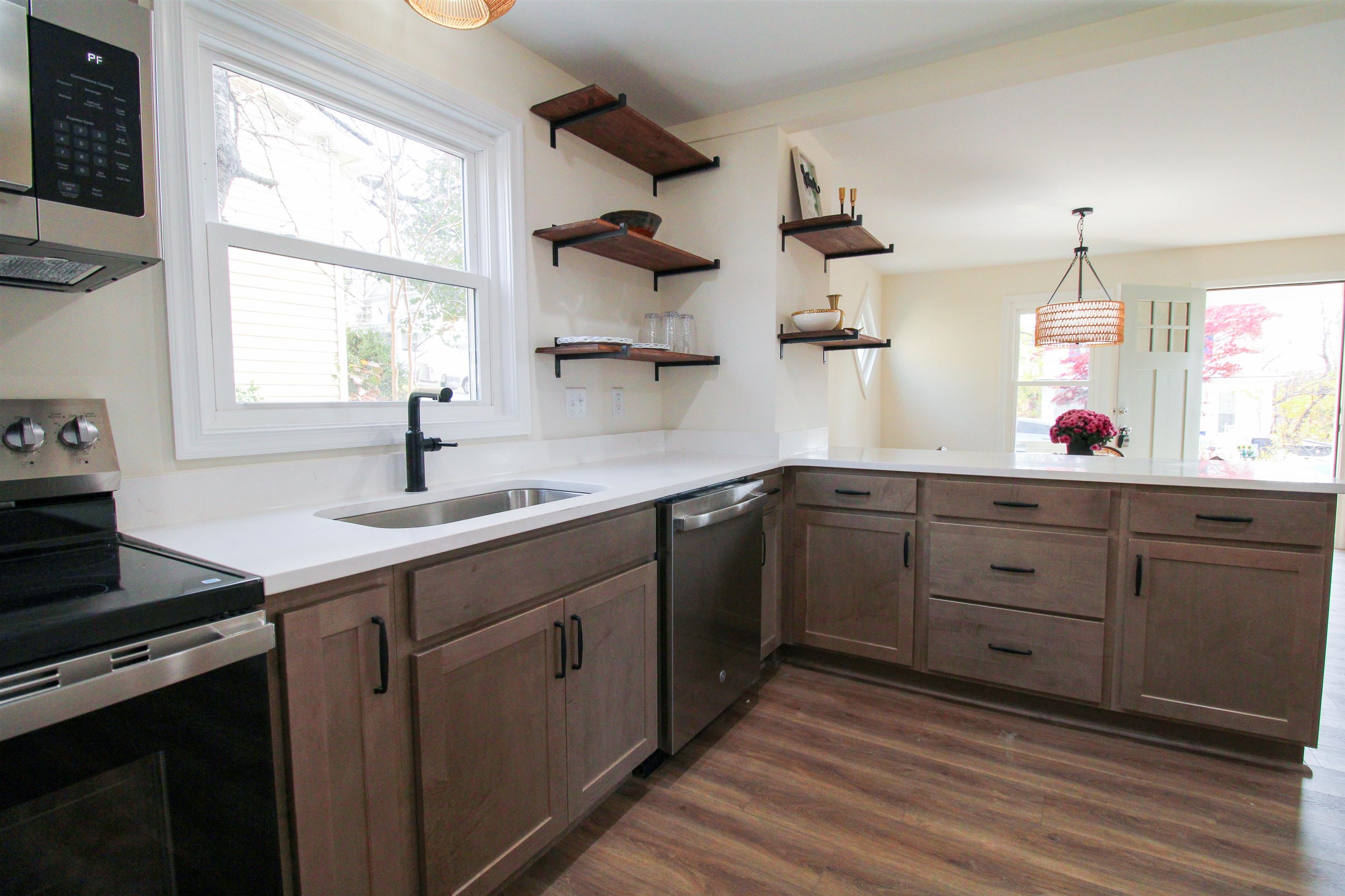 802 BURWELL AVE, STAUNTON, Virginia 24401, 2 Bedrooms Bedrooms, ,2 BathroomsBathrooms,Residential,802 BURWELL AVE,670890 MLS # 670890