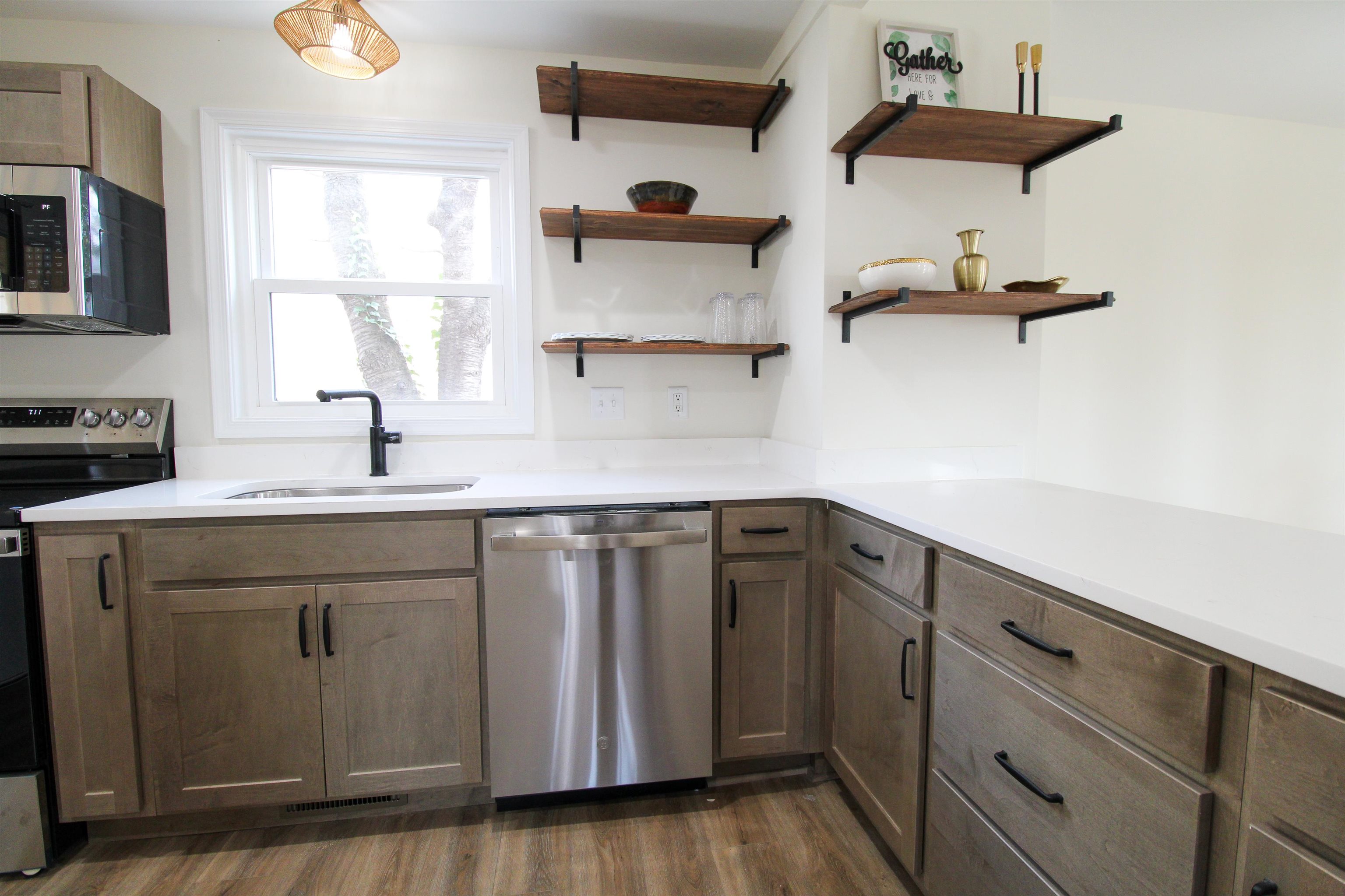 802 BURWELL AVE, STAUNTON, Virginia 24401, 2 Bedrooms Bedrooms, ,2 BathroomsBathrooms,Residential,802 BURWELL AVE,670890 MLS # 670890