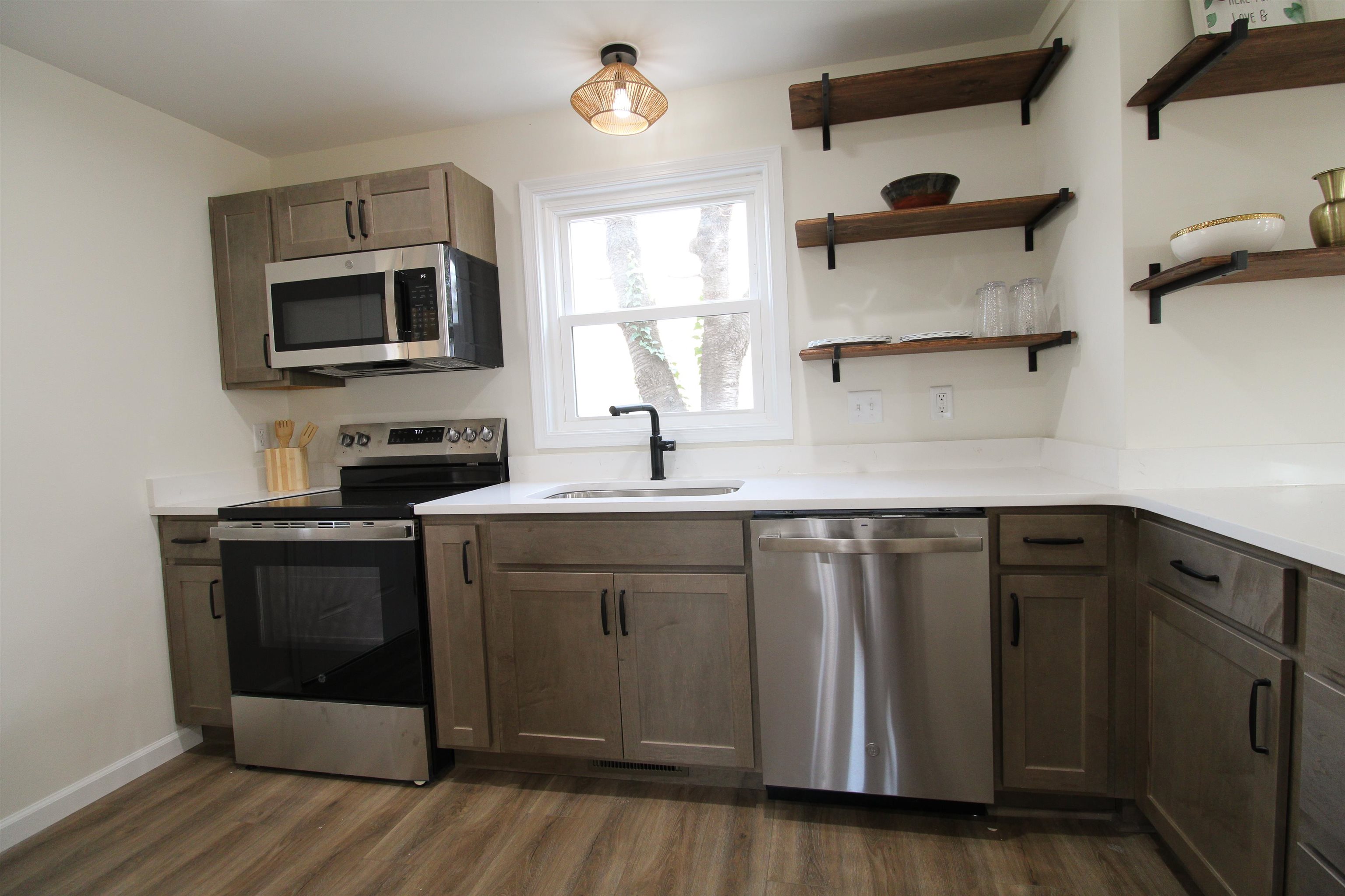 802 BURWELL AVE, STAUNTON, Virginia 24401, 2 Bedrooms Bedrooms, ,2 BathroomsBathrooms,Residential,802 BURWELL AVE,670890 MLS # 670890