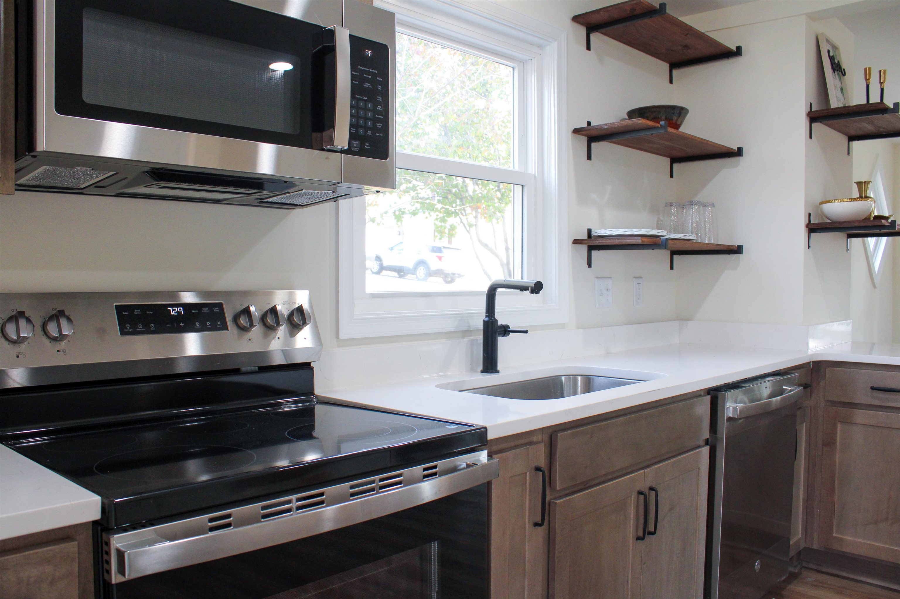 802 BURWELL AVE, STAUNTON, Virginia 24401, 2 Bedrooms Bedrooms, ,2 BathroomsBathrooms,Residential,802 BURWELL AVE,670890 MLS # 670890