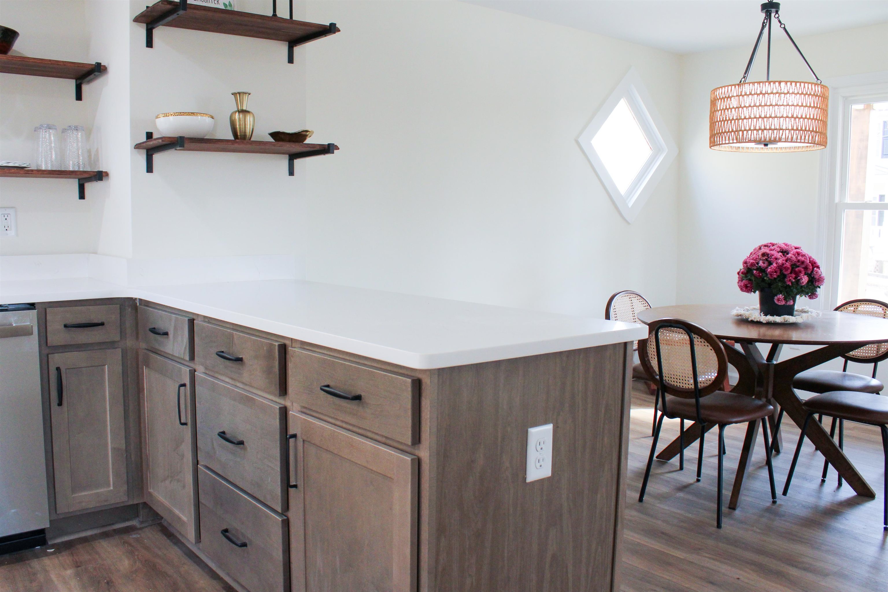 802 BURWELL AVE, STAUNTON, Virginia 24401, 2 Bedrooms Bedrooms, ,2 BathroomsBathrooms,Residential,802 BURWELL AVE,670890 MLS # 670890