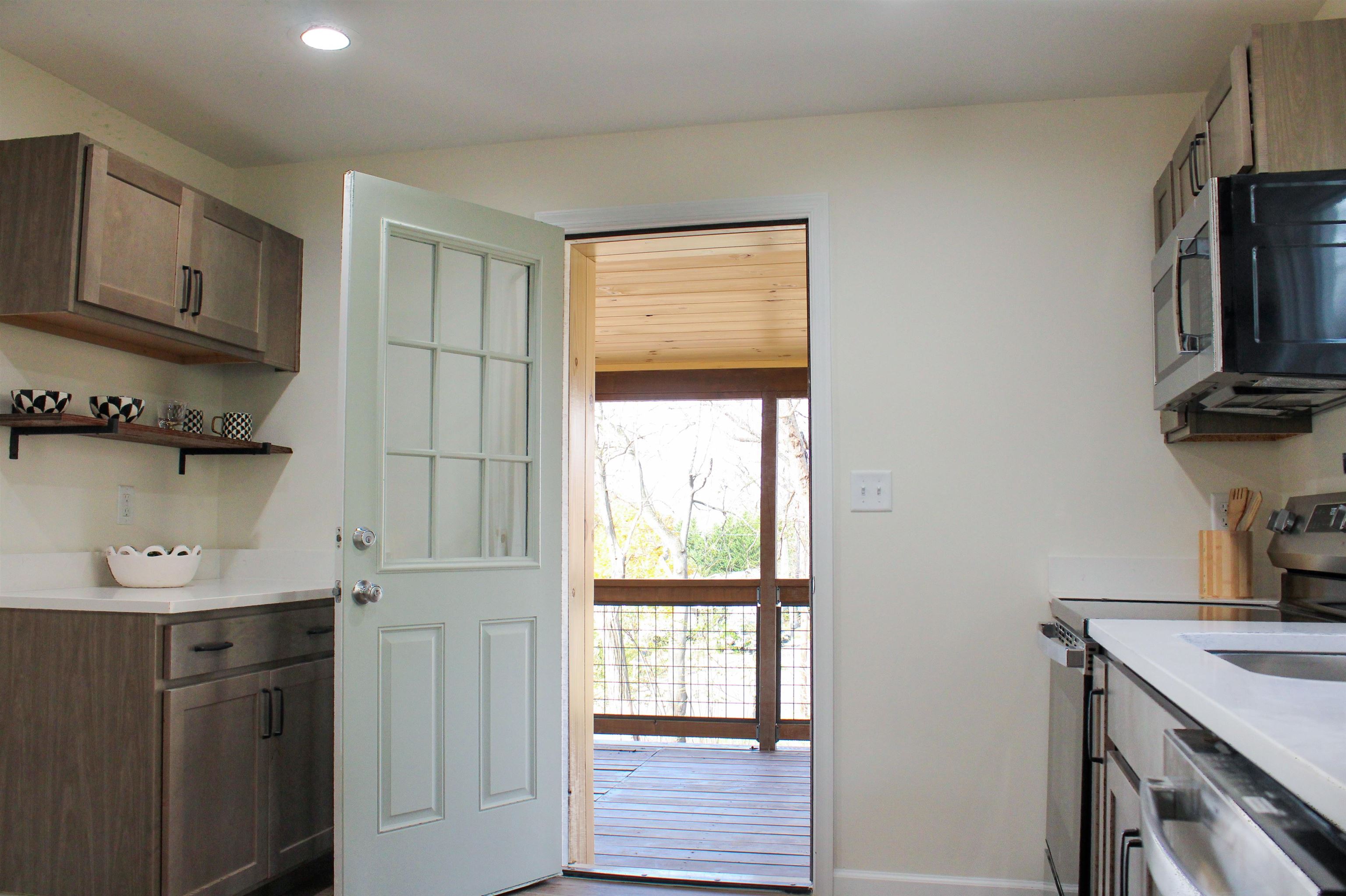 802 BURWELL AVE, STAUNTON, Virginia 24401, 2 Bedrooms Bedrooms, ,2 BathroomsBathrooms,Residential,802 BURWELL AVE,670890 MLS # 670890