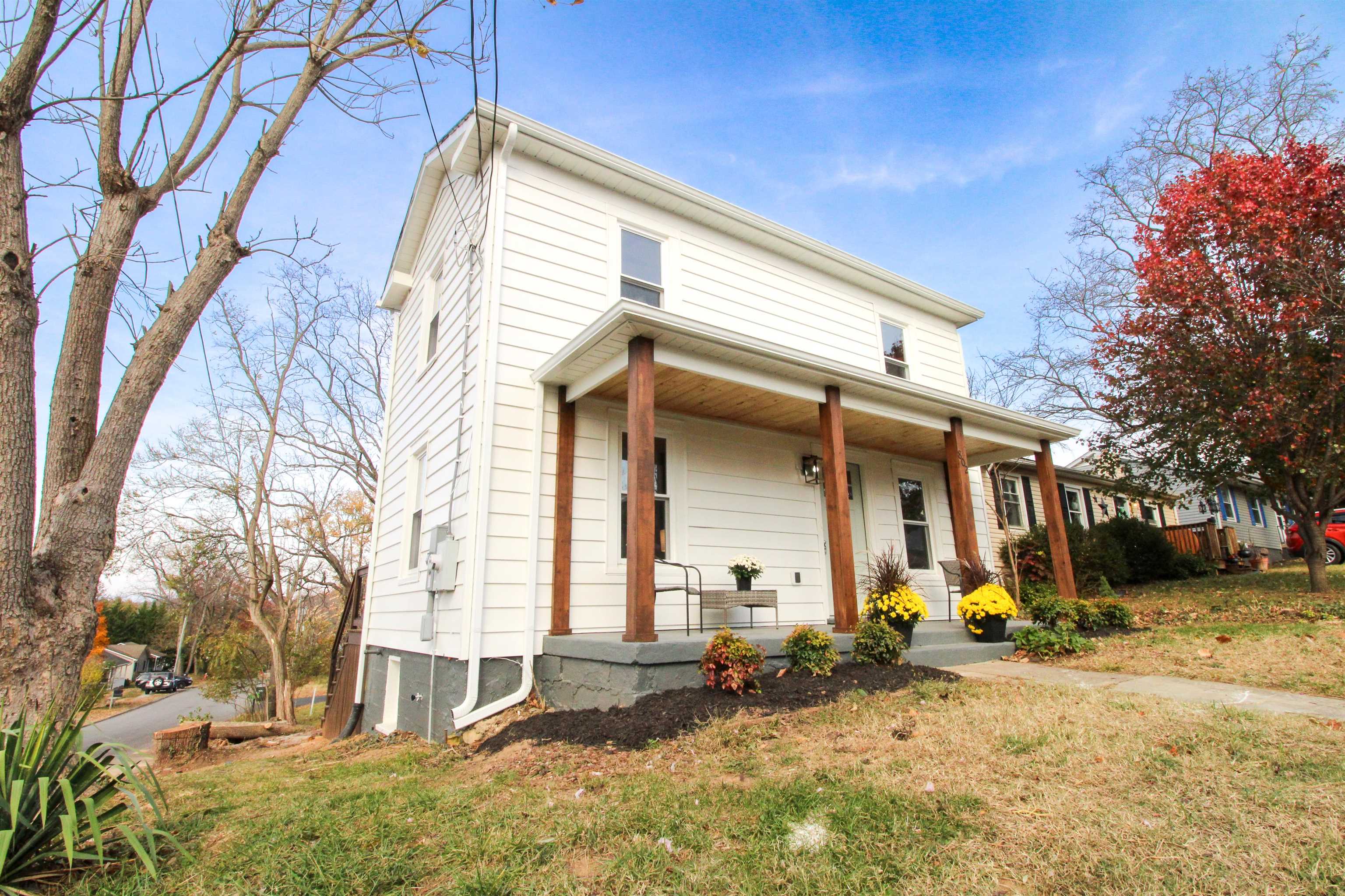 802 BURWELL AVE, STAUNTON, Virginia 24401, 2 Bedrooms Bedrooms, ,2 BathroomsBathrooms,Residential,802 BURWELL AVE,670890 MLS # 670890