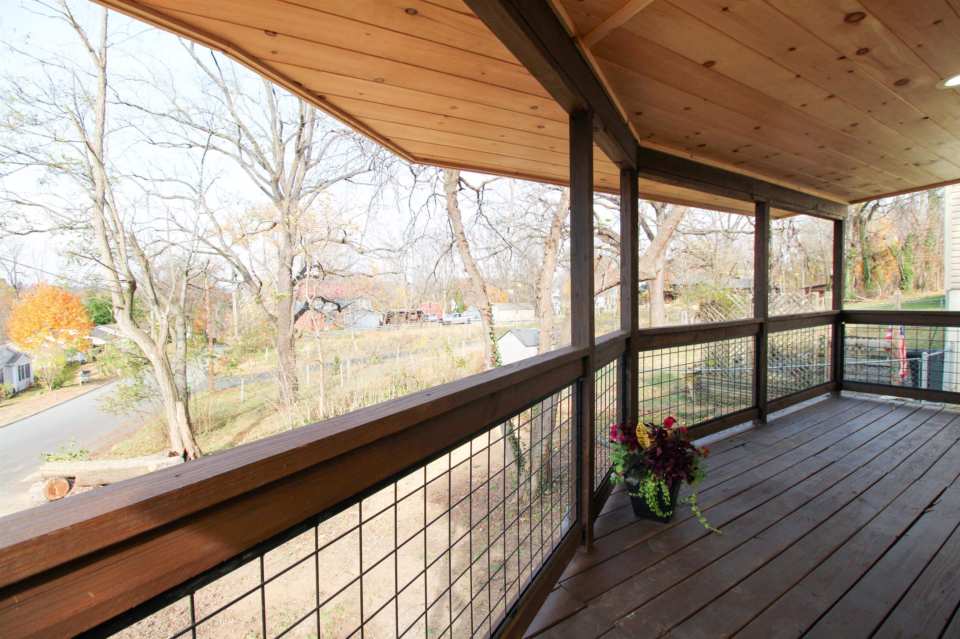 802 BURWELL AVE, STAUNTON, Virginia 24401, 2 Bedrooms Bedrooms, ,2 BathroomsBathrooms,Residential,802 BURWELL AVE,670890 MLS # 670890