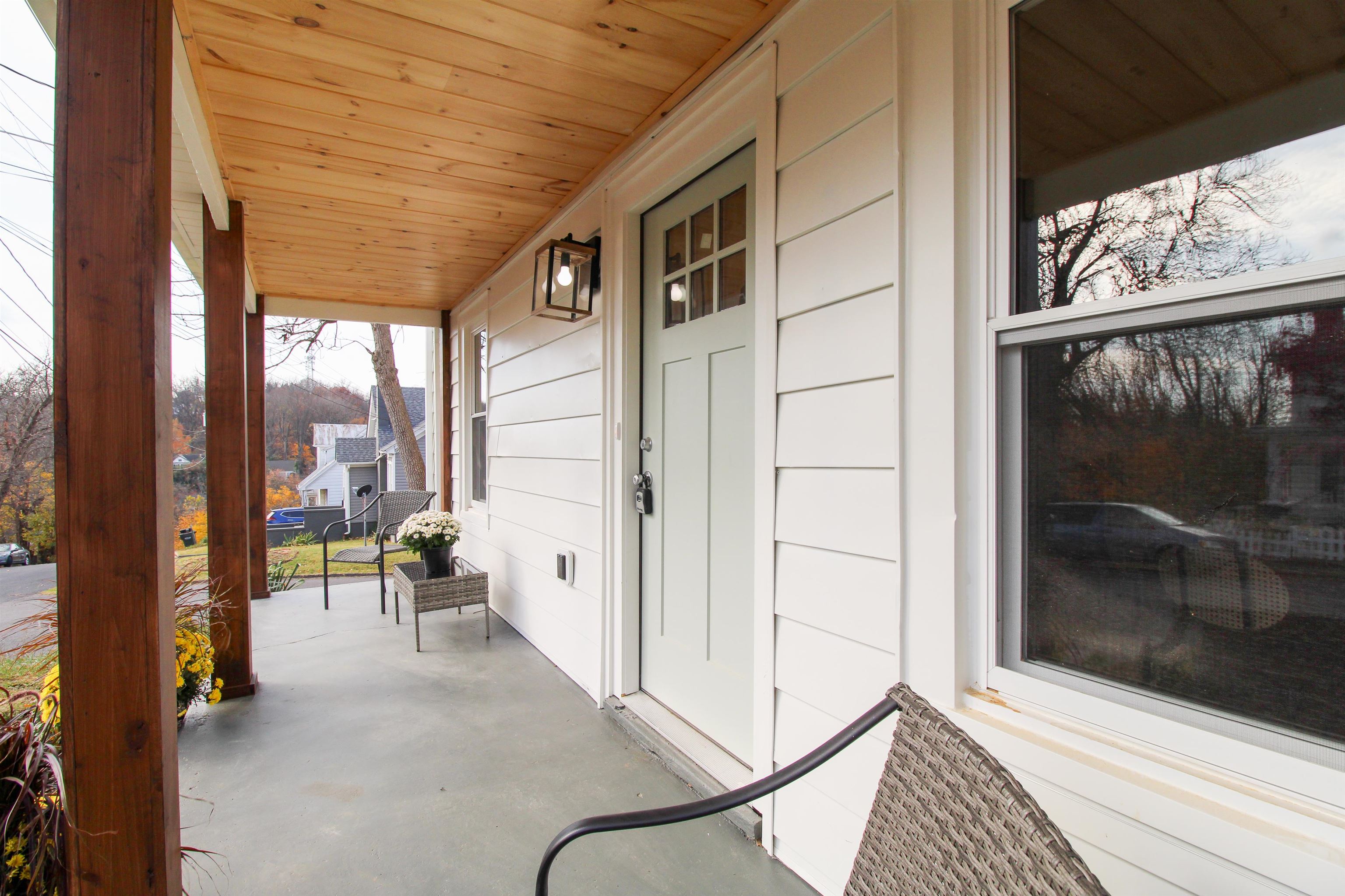 802 BURWELL AVE, STAUNTON, Virginia 24401, 2 Bedrooms Bedrooms, ,2 BathroomsBathrooms,Residential,802 BURWELL AVE,670890 MLS # 670890