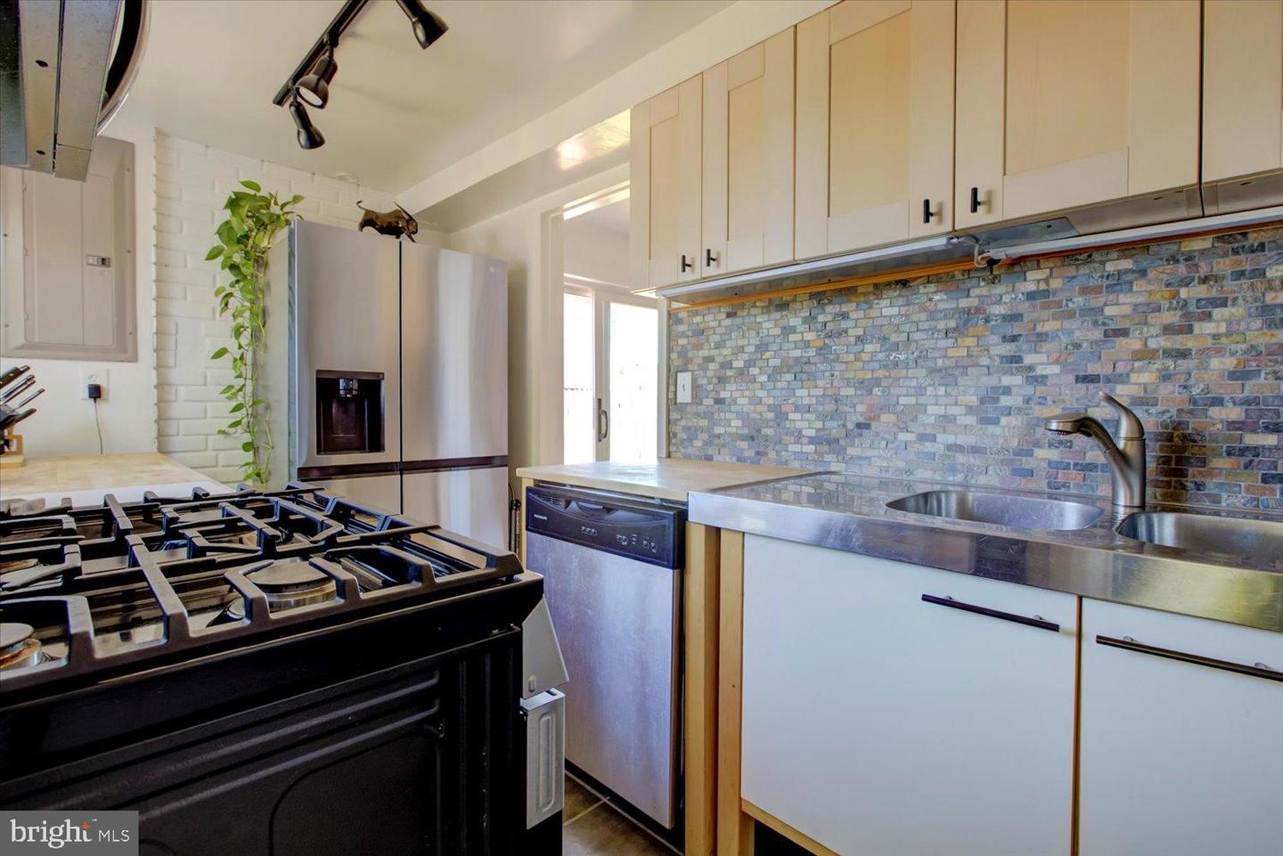 5208 10TH PL S, ARLINGTON, Virginia 22204, 2 Bedrooms Bedrooms, ,1 BathroomBathrooms,Residential,For sale,5208 10TH PL S,VAAR2063584 MLS # VAAR2063584 5208 10TH PL S, ARLINGTON, Virginia 22204, 2 Bedrooms Bedrooms, ,1 BathroomBathrooms,Residential,For sale,5208 10TH PL S,VAAR2063584 MLS # VAAR2063584