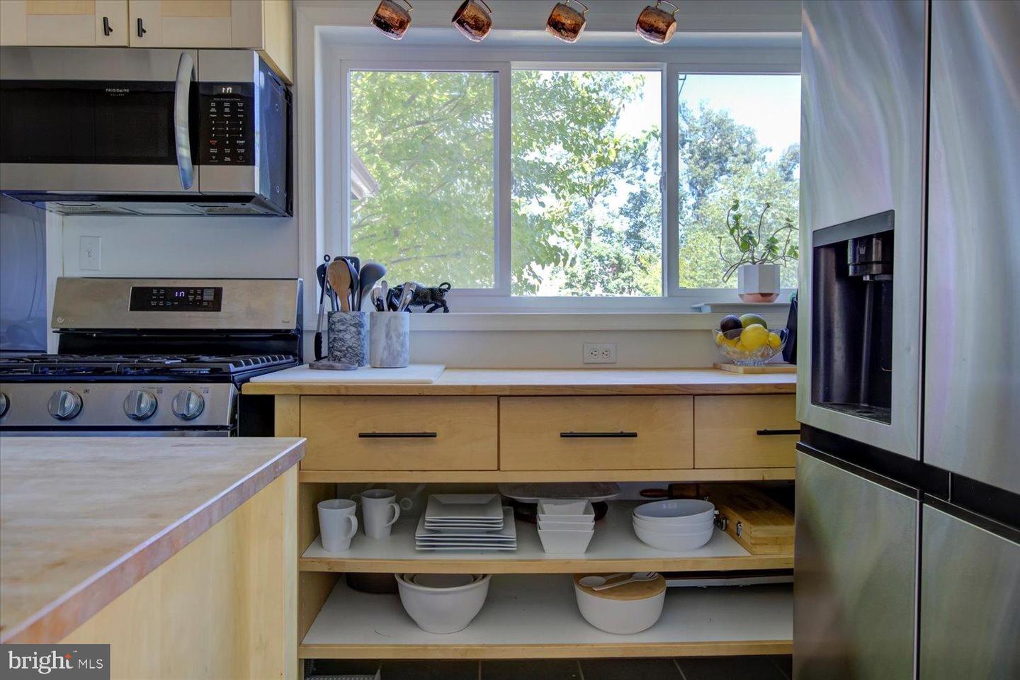 5208 10TH PL S, ARLINGTON, Virginia 22204, 2 Bedrooms Bedrooms, ,1 BathroomBathrooms,Residential,For sale,5208 10TH PL S,VAAR2063584 MLS # VAAR2063584 5208 10TH PL S, ARLINGTON, Virginia 22204, 2 Bedrooms Bedrooms, ,1 BathroomBathrooms,Residential,For sale,5208 10TH PL S,VAAR2063584 MLS # VAAR2063584