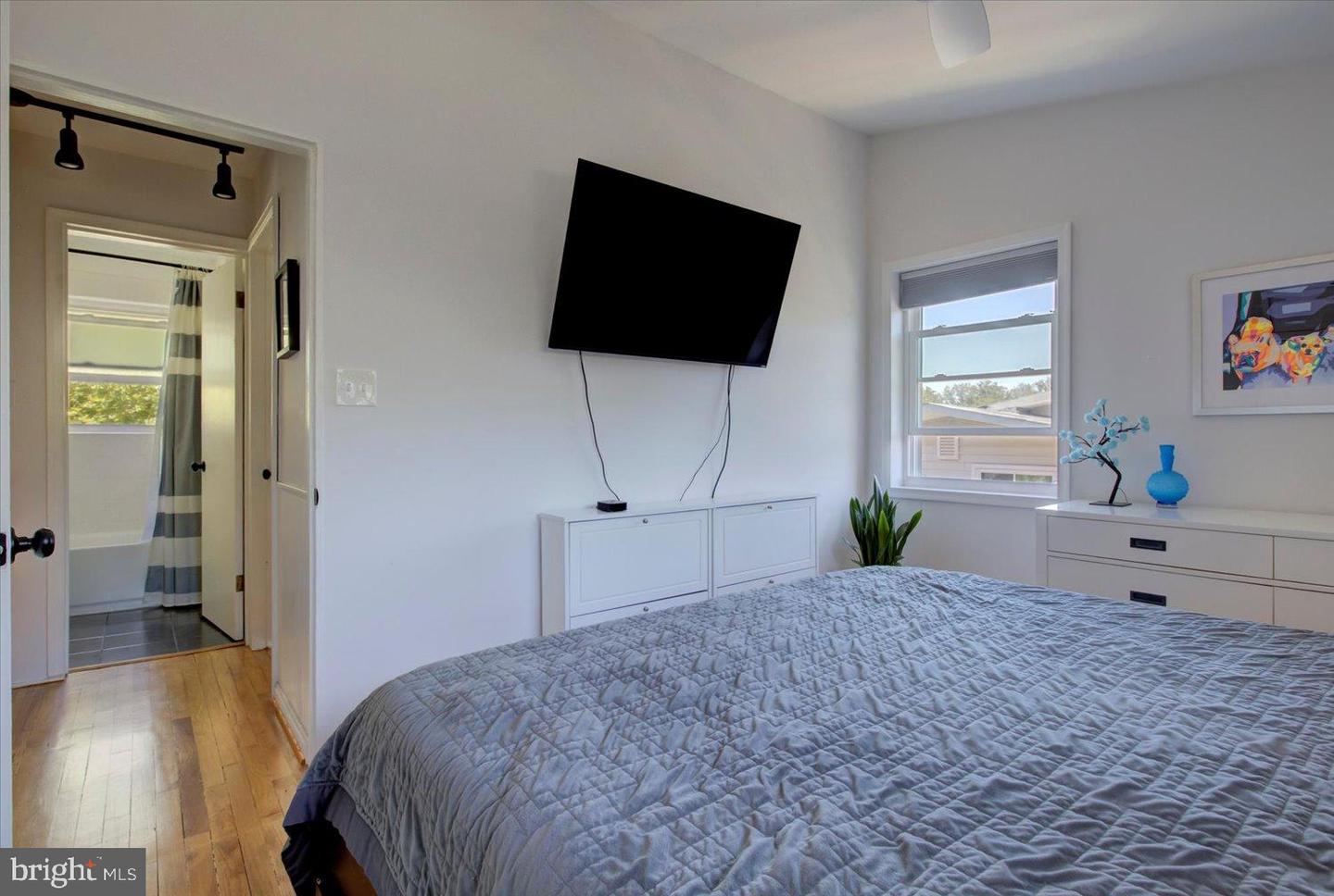 5208 10TH PL S, ARLINGTON, Virginia 22204, 2 Bedrooms Bedrooms, ,1 BathroomBathrooms,Residential,For sale,5208 10TH PL S,VAAR2063584 MLS # VAAR2063584 5208 10TH PL S, ARLINGTON, Virginia 22204, 2 Bedrooms Bedrooms, ,1 BathroomBathrooms,Residential,For sale,5208 10TH PL S,VAAR2063584 MLS # VAAR2063584