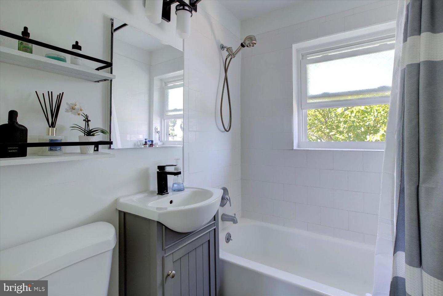 5208 10TH PL S, ARLINGTON, Virginia 22204, 2 Bedrooms Bedrooms, ,1 BathroomBathrooms,Residential,For sale,5208 10TH PL S,VAAR2063584 MLS # VAAR2063584 5208 10TH PL S, ARLINGTON, Virginia 22204, 2 Bedrooms Bedrooms, ,1 BathroomBathrooms,Residential,For sale,5208 10TH PL S,VAAR2063584 MLS # VAAR2063584