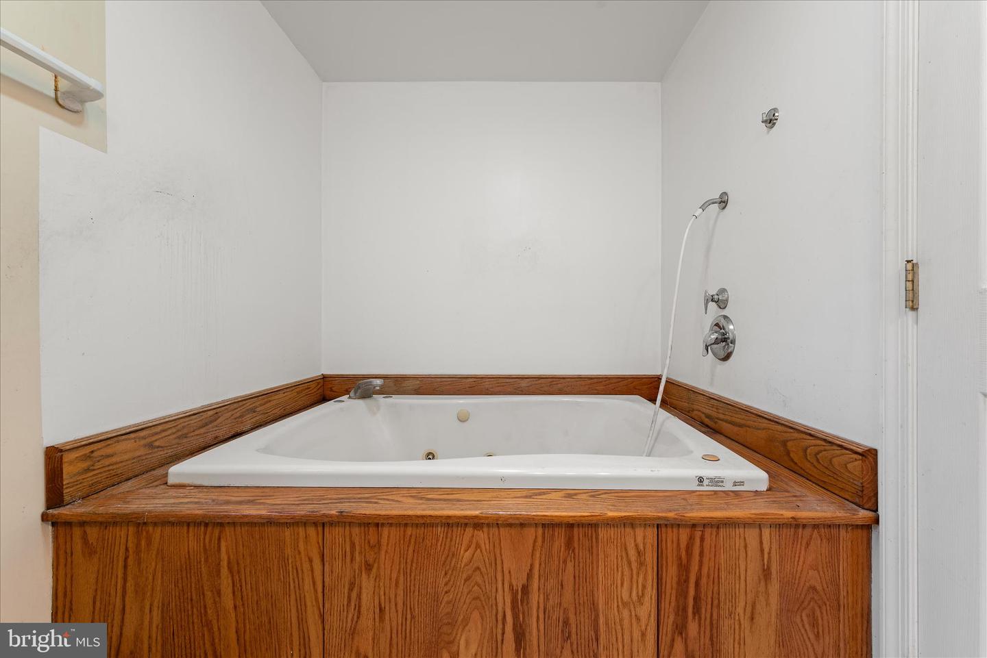 1621 LOCKES MILL ROAD RD, BERRYVILLE, Virginia 22611, 4 Bedrooms Bedrooms, ,2 BathroomsBathrooms,Residential,For sale,1621 LOCKES MILL ROAD RD,VACL2006186 MLS # VACL2006186