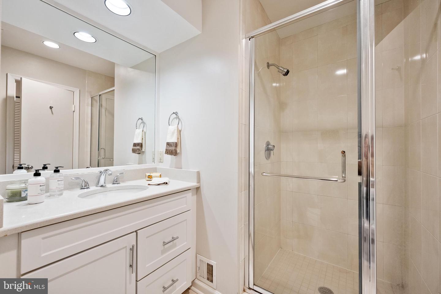 VIENNA, Virginia 22180, 4 Bedrooms Bedrooms, ,2 BathroomsBathrooms,Residential,For sale,VAFX2276786 MLS # VAFX2276786