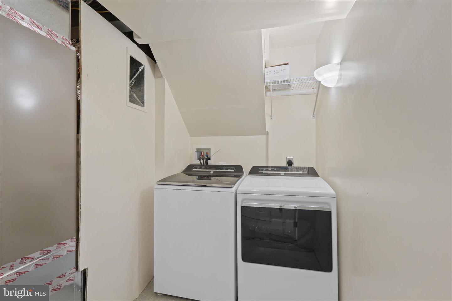 105 DEERWOOD CT, STERLING, Virginia 20164, 5 Bedrooms Bedrooms, ,3 BathroomsBathrooms,Residential,For sale,105 DEERWOOD CT,VALO2110524 MLS # VALO2110524