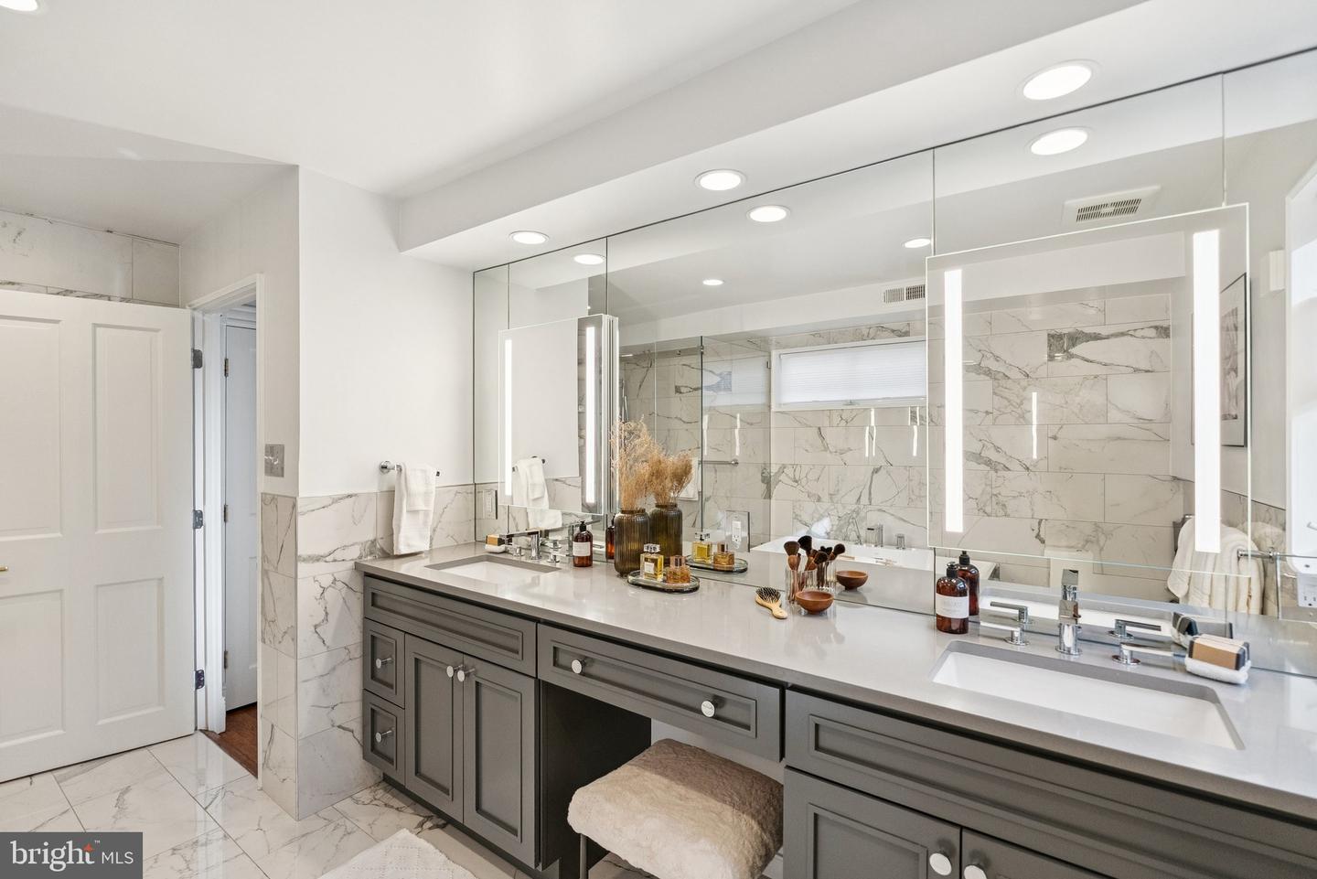 3200 44TH ST NW, WASHINGTON, District Of Columbia 20016, 5 Bedrooms Bedrooms, ,3 BathroomsBathrooms,Residential,For sale,3200 44TH ST NW,DCDC2230464 MLS # DCDC2230464