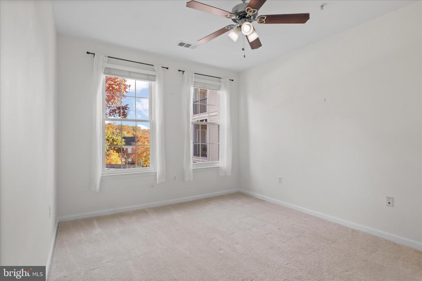 2301 25TH ST S #4-306, ARLINGTON, Virginia 22206, 2 Bedrooms Bedrooms, ,2 BathroomsBathrooms,Residential,For sale,2301 25TH ST S #4-306,VAAR2065752 MLS # VAAR2065752