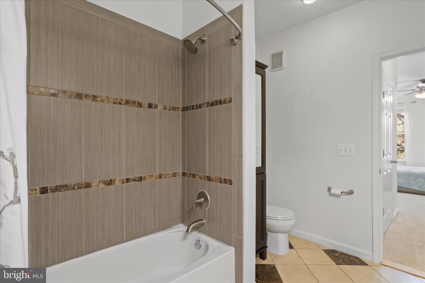 2301 25TH ST S #4-306, ARLINGTON, Virginia 22206, 2 Bedrooms Bedrooms, ,2 BathroomsBathrooms,Residential,For sale,2301 25TH ST S #4-306,VAAR2065752 MLS # VAAR2065752