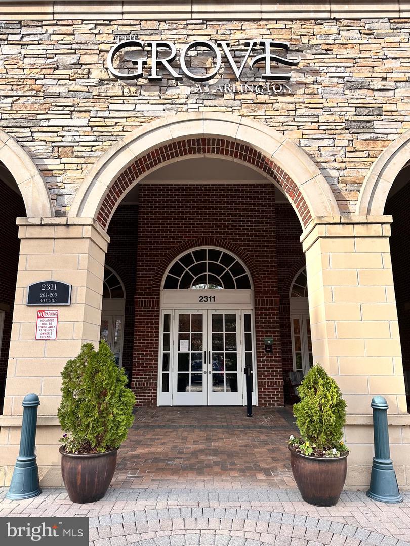 2301 25TH ST S #4-306, ARLINGTON, Virginia 22206, 2 Bedrooms Bedrooms, ,2 BathroomsBathrooms,Residential,For sale,2301 25TH ST S #4-306,VAAR2065752 MLS # VAAR2065752