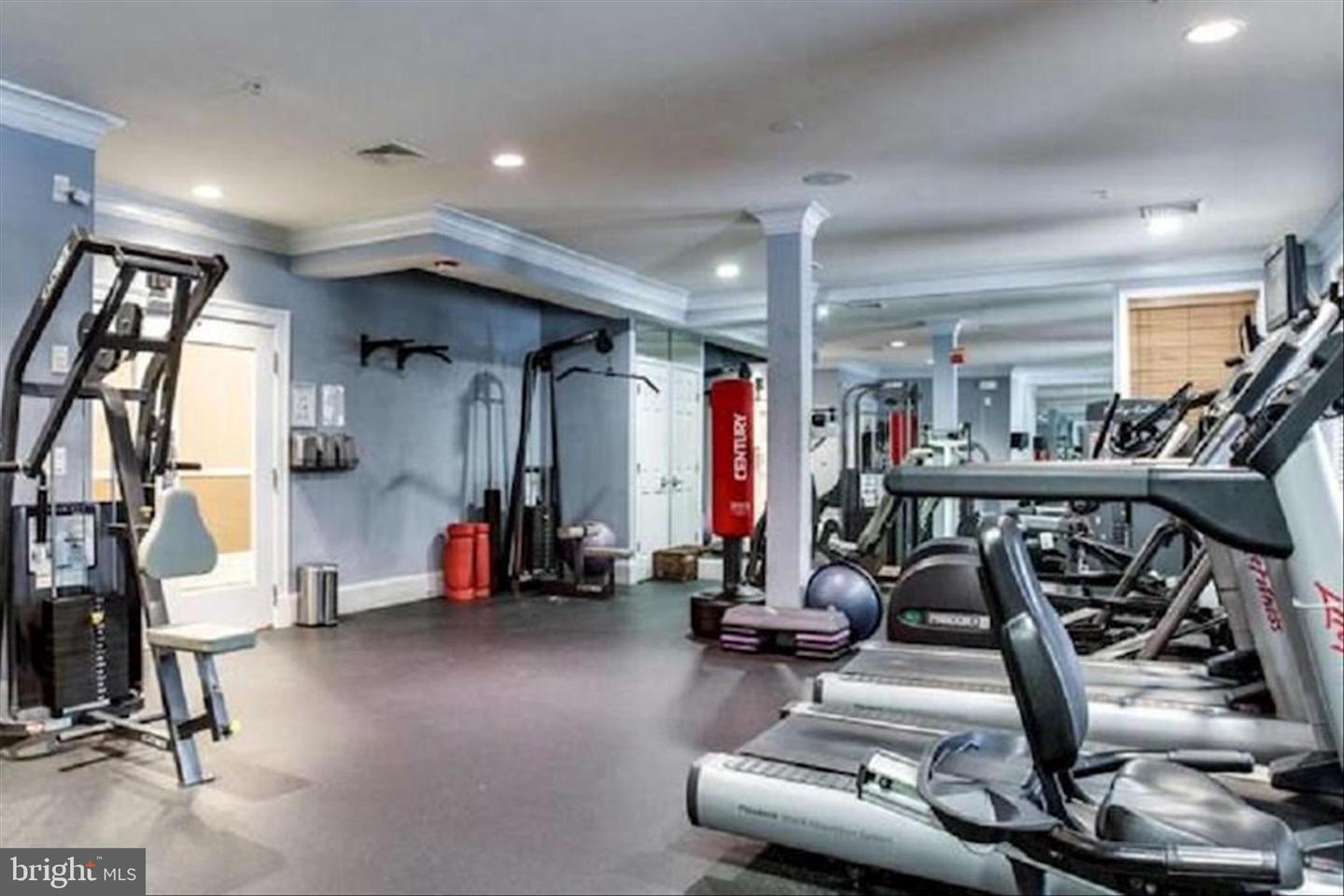 2301 25TH ST S #4-306, ARLINGTON, Virginia 22206, 2 Bedrooms Bedrooms, ,2 BathroomsBathrooms,Residential,For sale,2301 25TH ST S #4-306,VAAR2065752 MLS # VAAR2065752