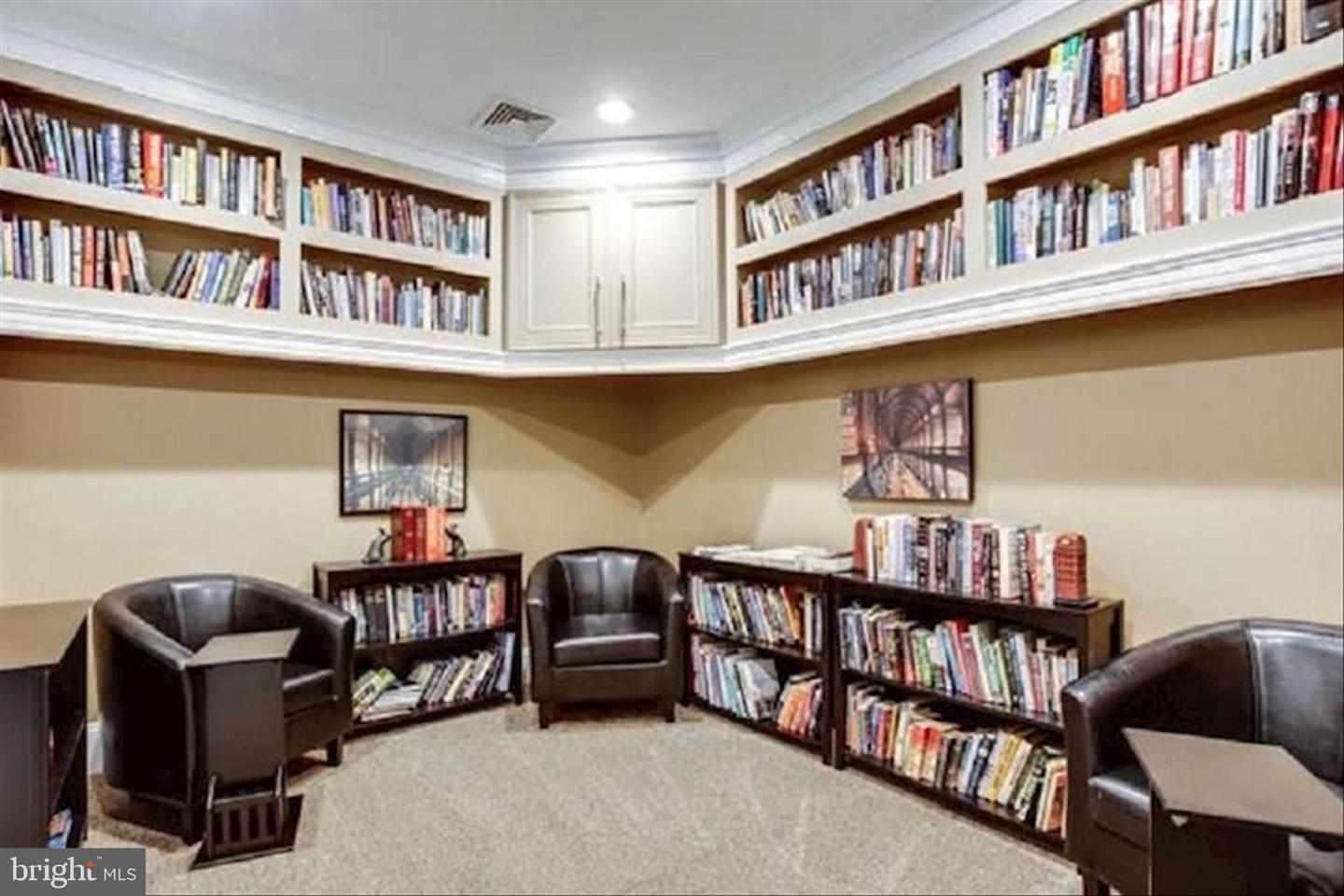 2301 25TH ST S #4-306, ARLINGTON, Virginia 22206, 2 Bedrooms Bedrooms, ,2 BathroomsBathrooms,Residential,For sale,2301 25TH ST S #4-306,VAAR2065752 MLS # VAAR2065752