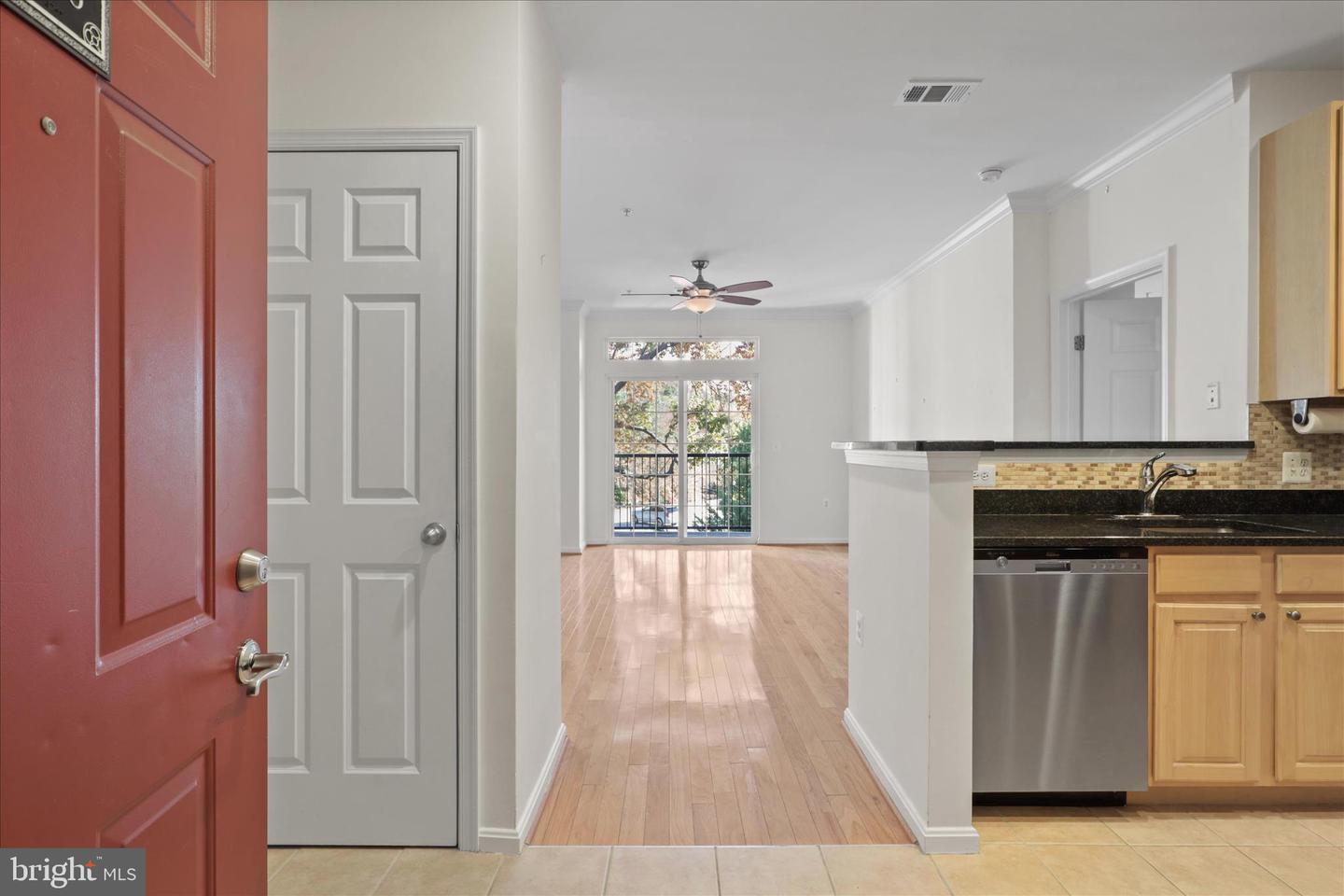 2301 25TH ST S #4-306, ARLINGTON, Virginia 22206, 2 Bedrooms Bedrooms, ,2 BathroomsBathrooms,Residential,For sale,2301 25TH ST S #4-306,VAAR2065752 MLS # VAAR2065752