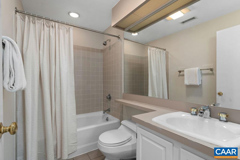 1817 HIGH RIDGE CT CONDOS, ROSELAND, Virginia 22967, 3 Bedrooms Bedrooms, ,3 BathroomsBathrooms,Residential,For sale,1817 HIGH RIDGE CT CONDOS,670800 MLS # 670800