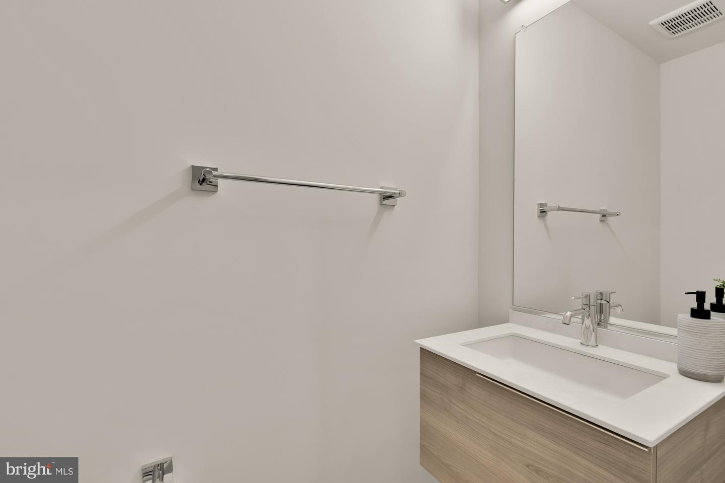 2647 41ST ST NW #4, WASHINGTON, District Of Columbia 20007, 3 Bedrooms Bedrooms, ,2 BathroomsBathrooms,Residential,For sale,2647 41ST ST NW #4,DCDC2230774 MLS # DCDC2230774