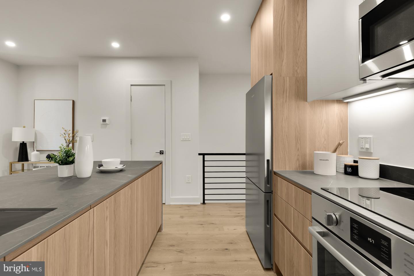 2647 41ST ST NW #2, WASHINGTON, District Of Columbia 20007, 3 Bedrooms Bedrooms, ,2 BathroomsBathrooms,Residential,For sale,2647 41ST ST NW #2,DCDC2230840 MLS # DCDC2230840