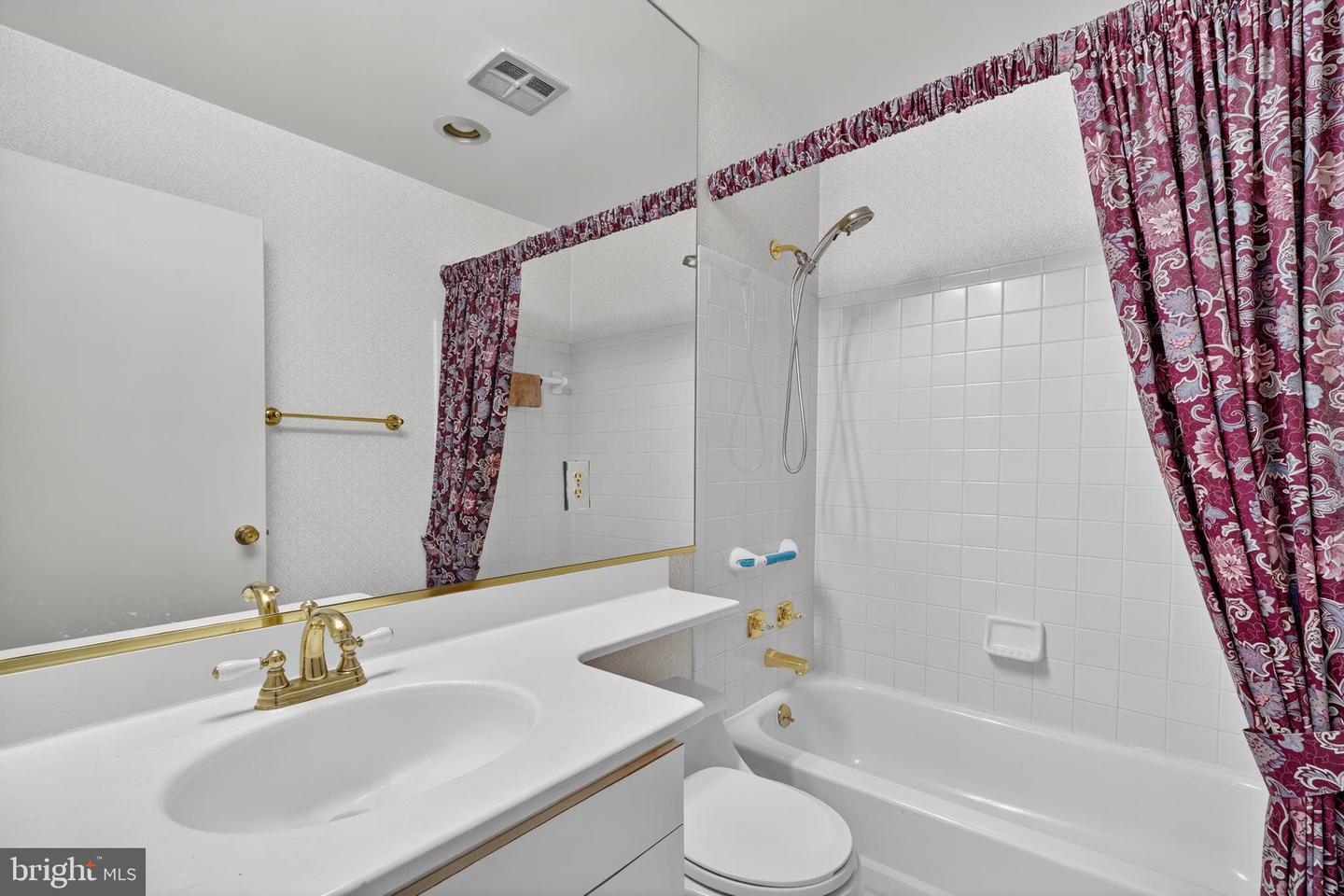 7416 HALLCREST, MCLEAN, Virginia 22102, 4 Bedrooms Bedrooms, ,3 BathroomsBathrooms,Residential,For sale,7416 HALLCREST,VAFX2278282 MLS # VAFX2278282