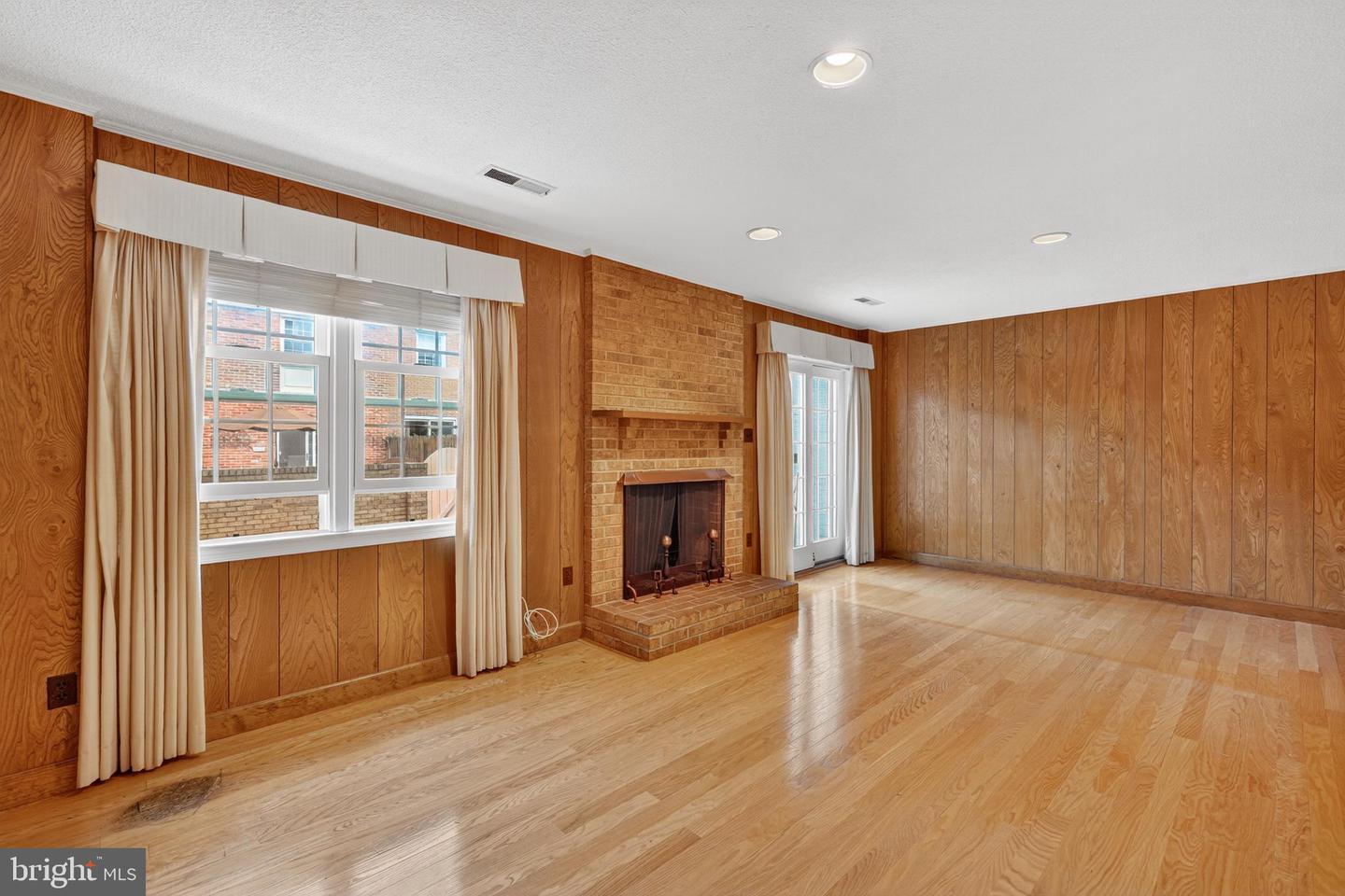 7416 HALLCREST, MCLEAN, Virginia 22102, 4 Bedrooms Bedrooms, ,3 BathroomsBathrooms,Residential,For sale,7416 HALLCREST,VAFX2278282 MLS # VAFX2278282