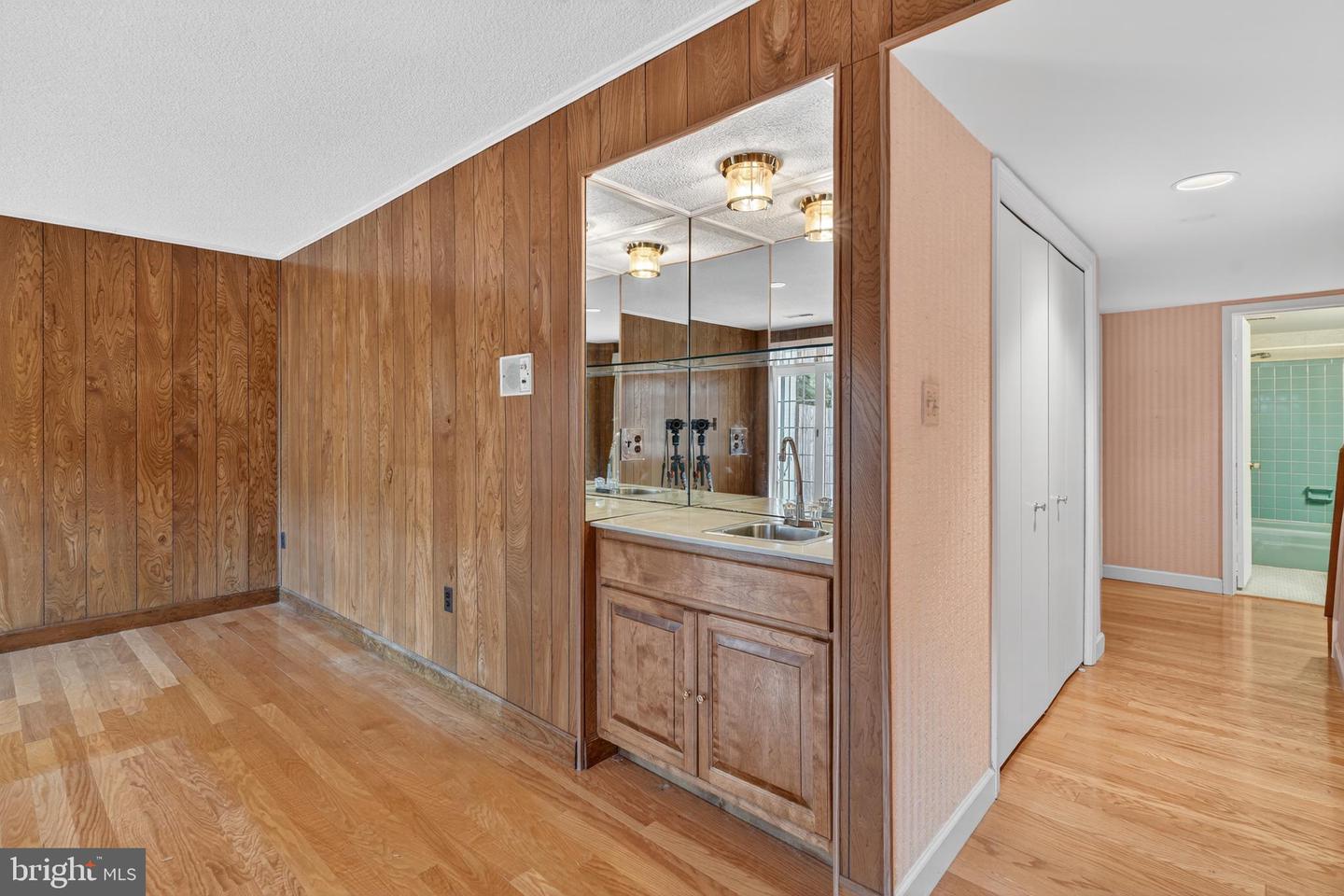 7416 HALLCREST, MCLEAN, Virginia 22102, 4 Bedrooms Bedrooms, ,3 BathroomsBathrooms,Residential,For sale,7416 HALLCREST,VAFX2278282 MLS # VAFX2278282