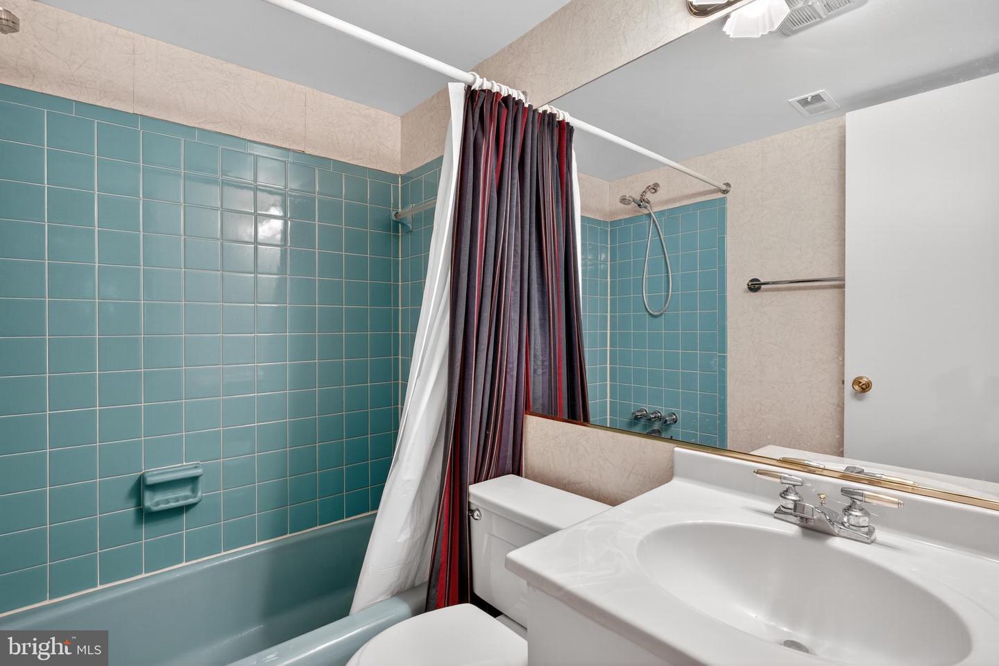 7416 HALLCREST, MCLEAN, Virginia 22102, 4 Bedrooms Bedrooms, ,3 BathroomsBathrooms,Residential,For sale,7416 HALLCREST,VAFX2278282 MLS # VAFX2278282