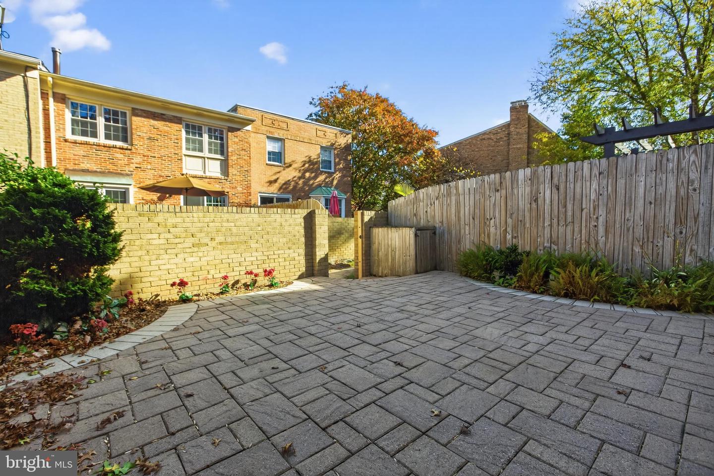 7416 HALLCREST, MCLEAN, Virginia 22102, 4 Bedrooms Bedrooms, ,3 BathroomsBathrooms,Residential,For sale,7416 HALLCREST,VAFX2278282 MLS # VAFX2278282