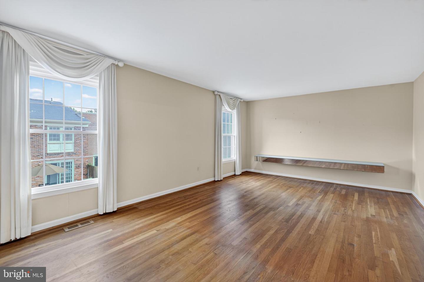 7416 HALLCREST, MCLEAN, Virginia 22102, 4 Bedrooms Bedrooms, ,3 BathroomsBathrooms,Residential,For sale,7416 HALLCREST,VAFX2278282 MLS # VAFX2278282