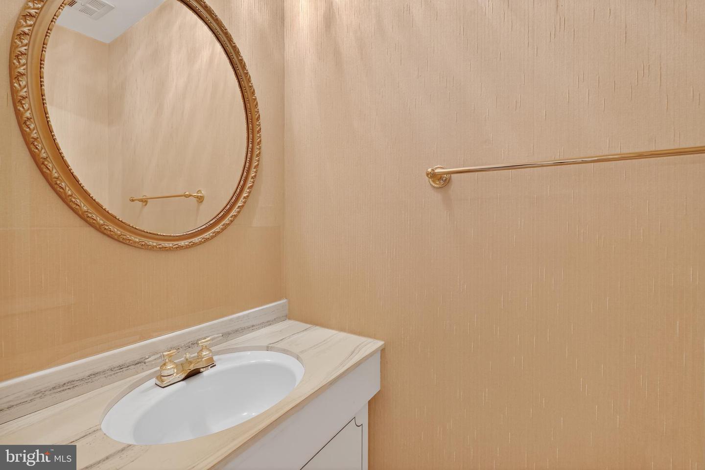 7416 HALLCREST, MCLEAN, Virginia 22102, 4 Bedrooms Bedrooms, ,3 BathroomsBathrooms,Residential,For sale,7416 HALLCREST,VAFX2278282 MLS # VAFX2278282