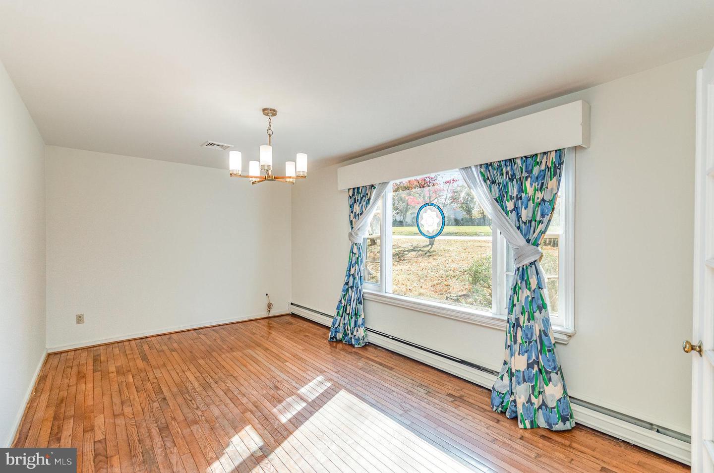 6478 WOODRIDGE RD, ALEXANDRIA, Virginia 22312, 4 Bedrooms Bedrooms, 6 Rooms Rooms,2 BathroomsBathrooms,Residential,For sale,6478 WOODRIDGE RD,VAFX2278374 MLS # VAFX2278374