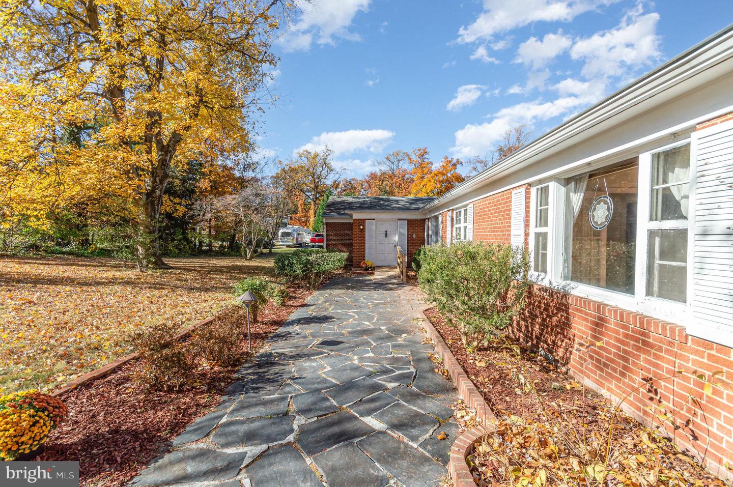 6478 WOODRIDGE RD, ALEXANDRIA, Virginia 22312, 4 Bedrooms Bedrooms, 6 Rooms Rooms,2 BathroomsBathrooms,Residential,For sale,6478 WOODRIDGE RD,VAFX2278374 MLS # VAFX2278374