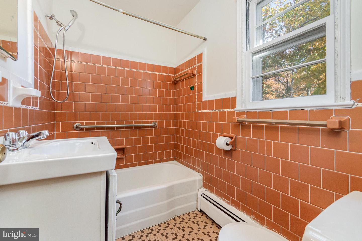 6478 WOODRIDGE RD, ALEXANDRIA, Virginia 22312, 4 Bedrooms Bedrooms, 6 Rooms Rooms,2 BathroomsBathrooms,Residential,For sale,6478 WOODRIDGE RD,VAFX2278374 MLS # VAFX2278374