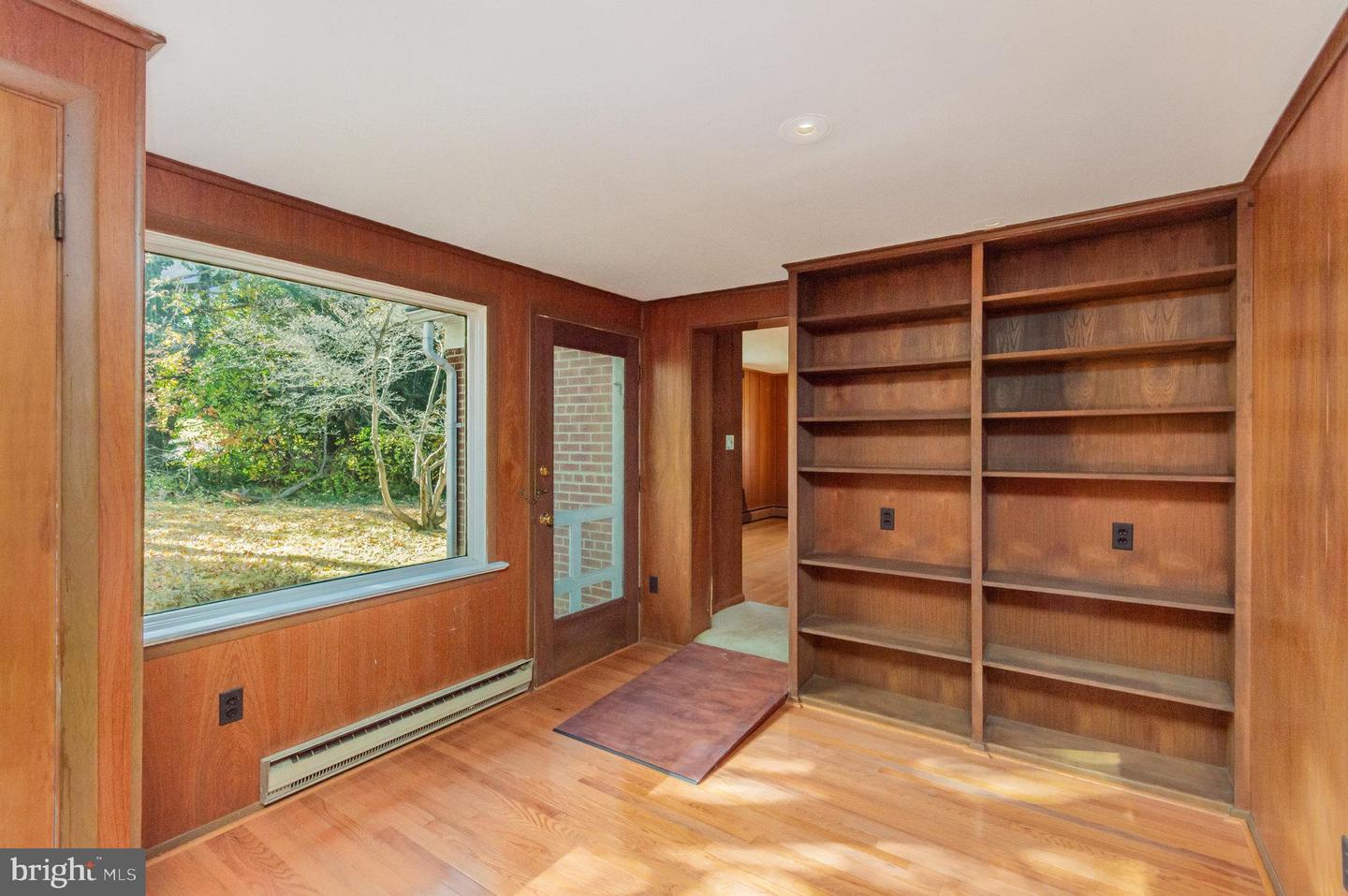 6478 WOODRIDGE RD, ALEXANDRIA, Virginia 22312, 4 Bedrooms Bedrooms, 6 Rooms Rooms,2 BathroomsBathrooms,Residential,For sale,6478 WOODRIDGE RD,VAFX2278374 MLS # VAFX2278374