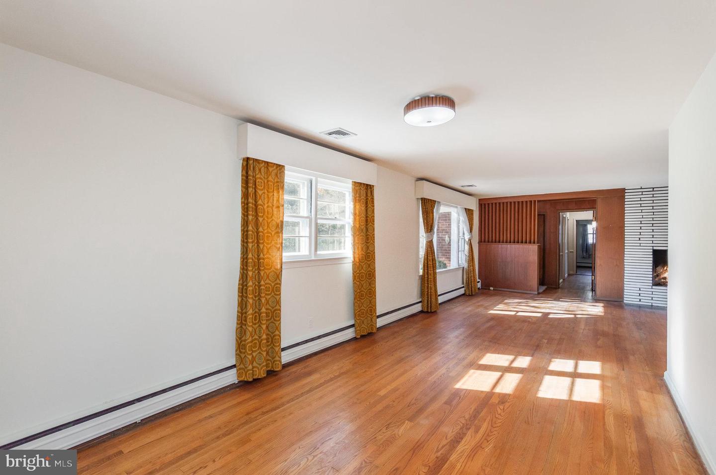 6478 WOODRIDGE RD, ALEXANDRIA, Virginia 22312, 4 Bedrooms Bedrooms, 6 Rooms Rooms,2 BathroomsBathrooms,Residential,For sale,6478 WOODRIDGE RD,VAFX2278374 MLS # VAFX2278374